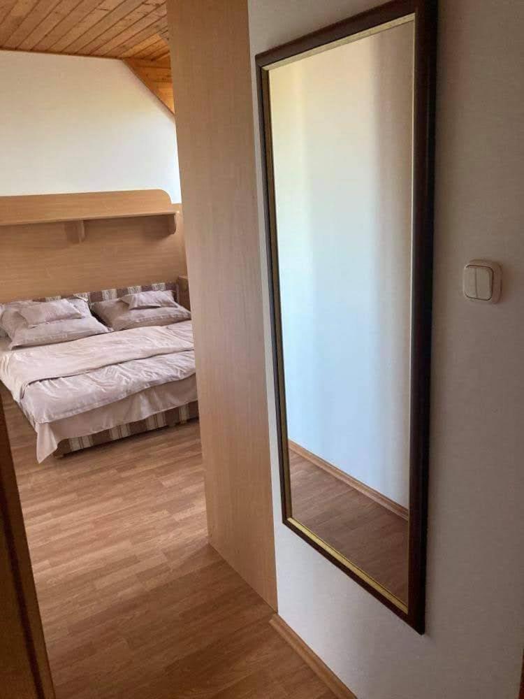 Twin Room with Private Bathroom - Photo 3
