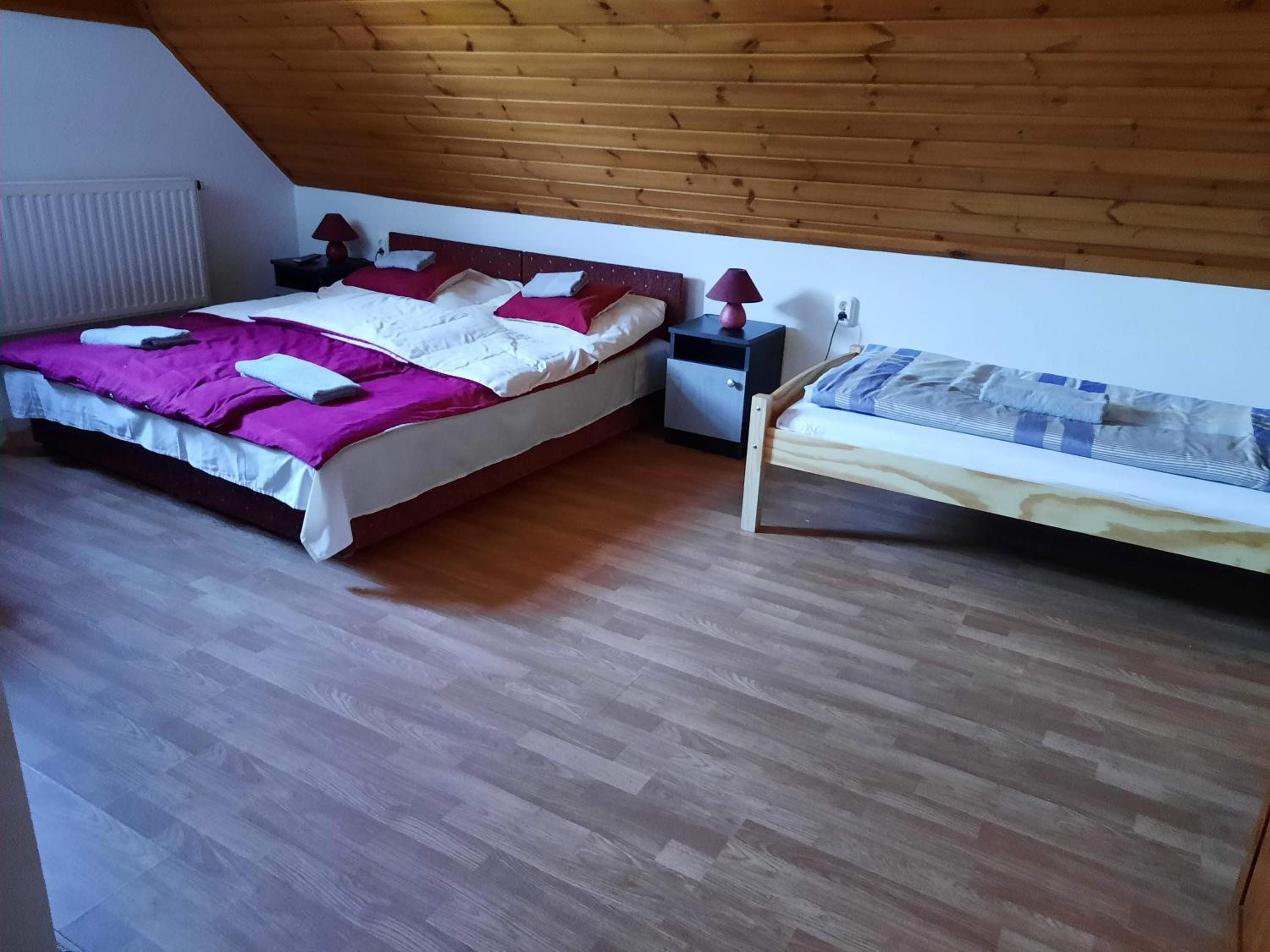 Twin Room with Extra Bed - Photo 1