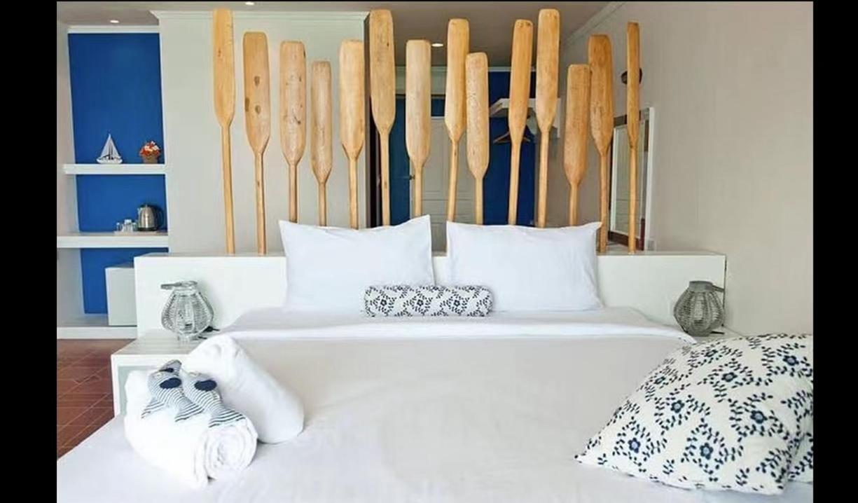 Deluxe Double Room with Balcony and Sea View - Photo 13