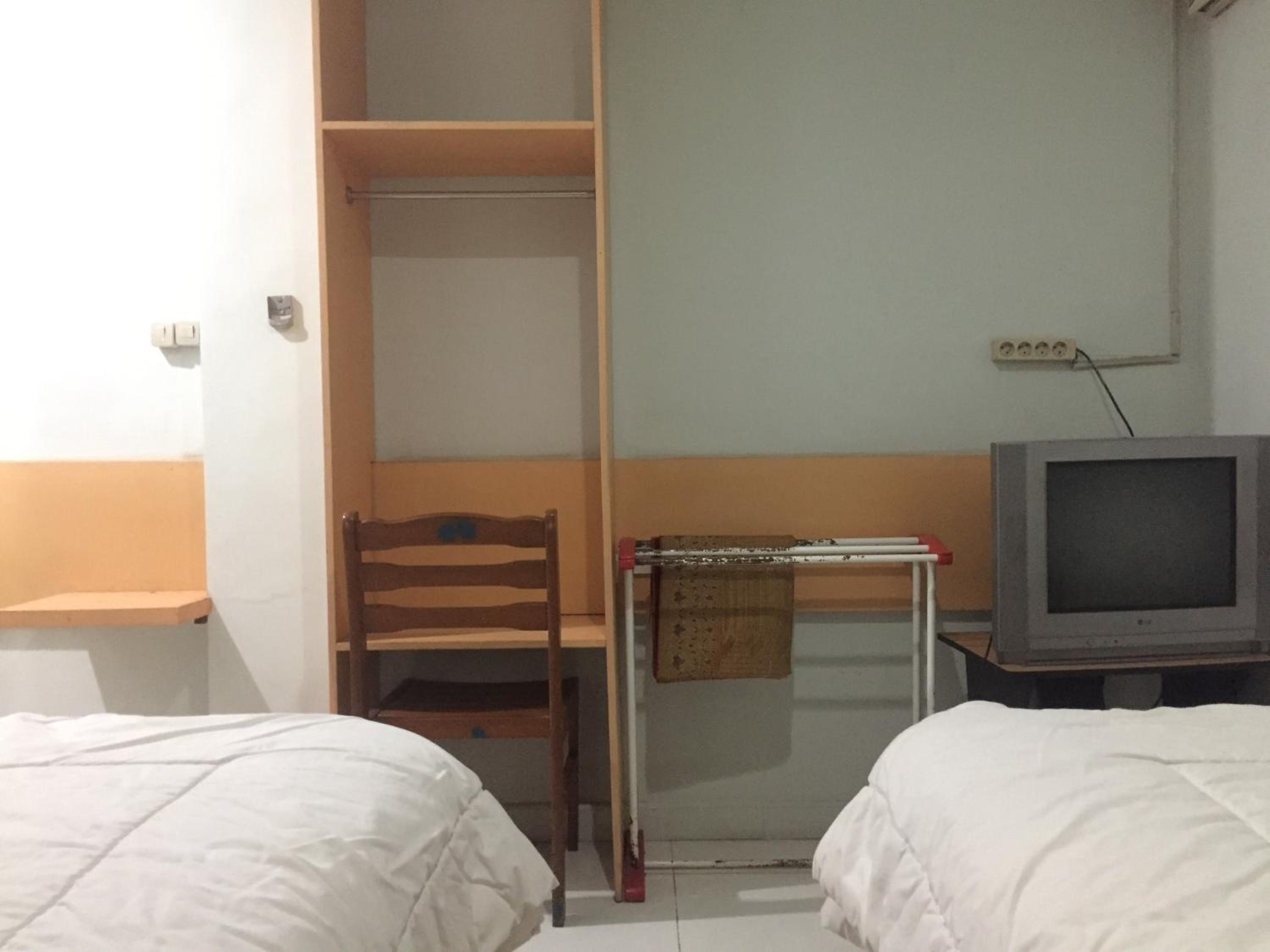 Economy Twin Room photo 1