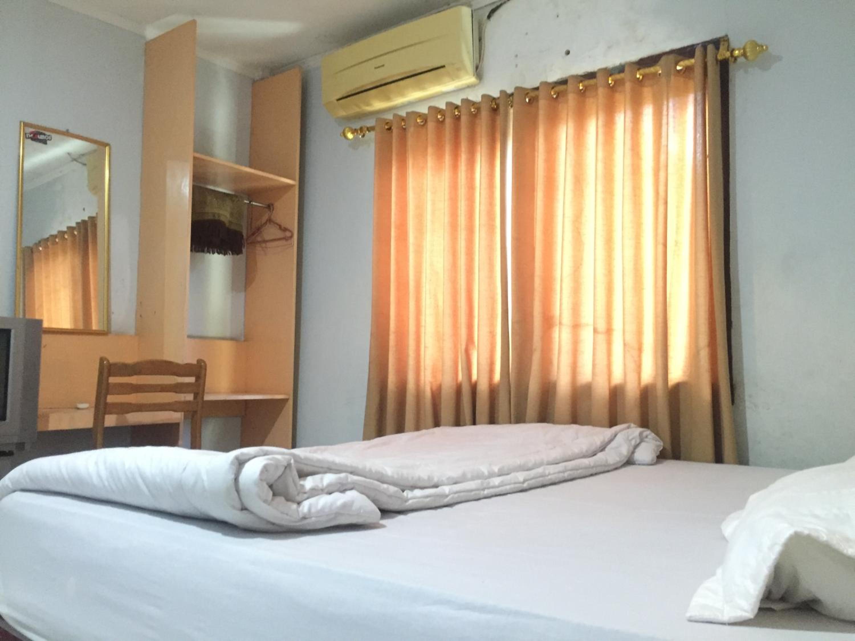 Economy Twin Room photo 3