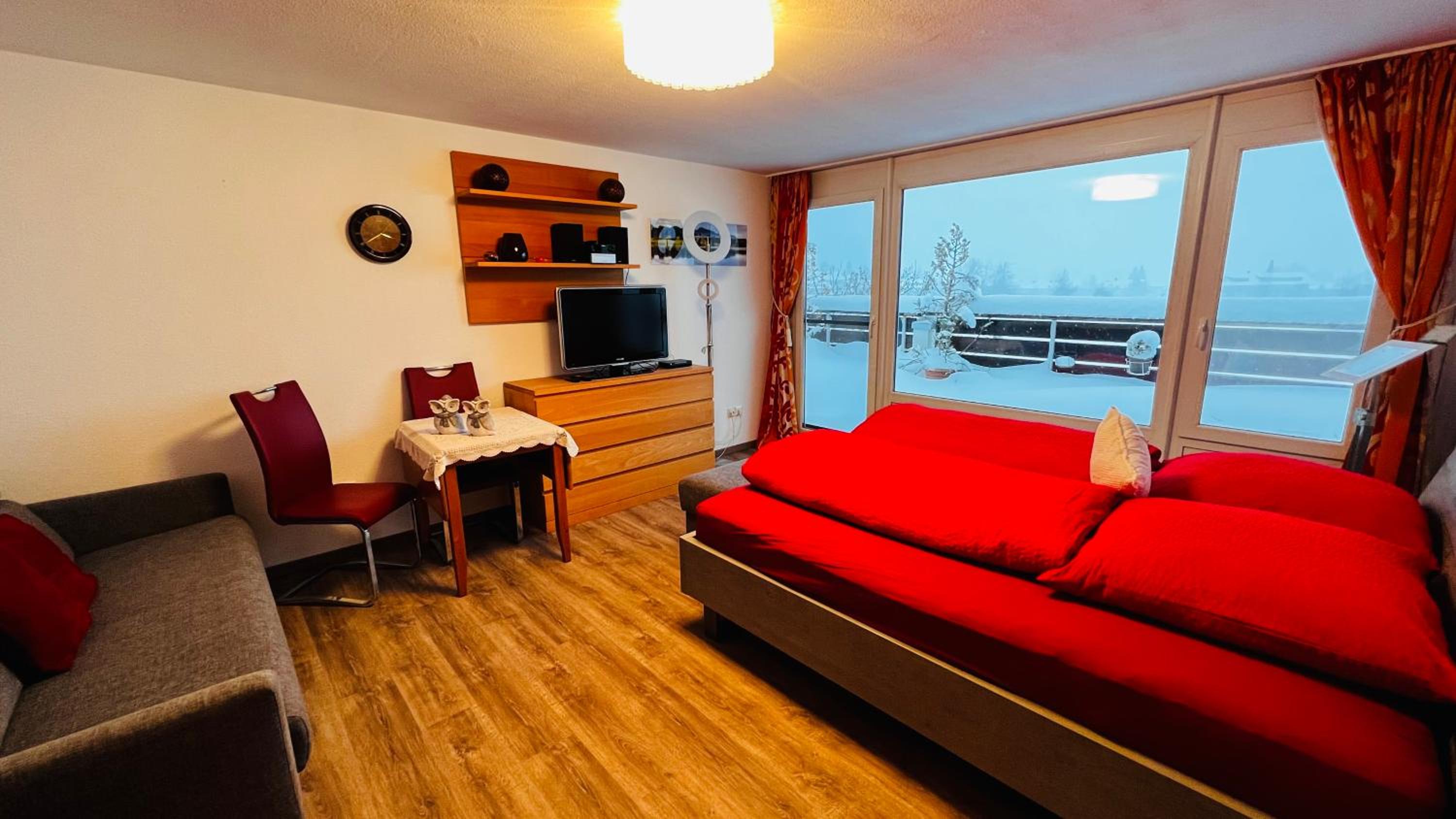One-Bedroom Apartment photo 1