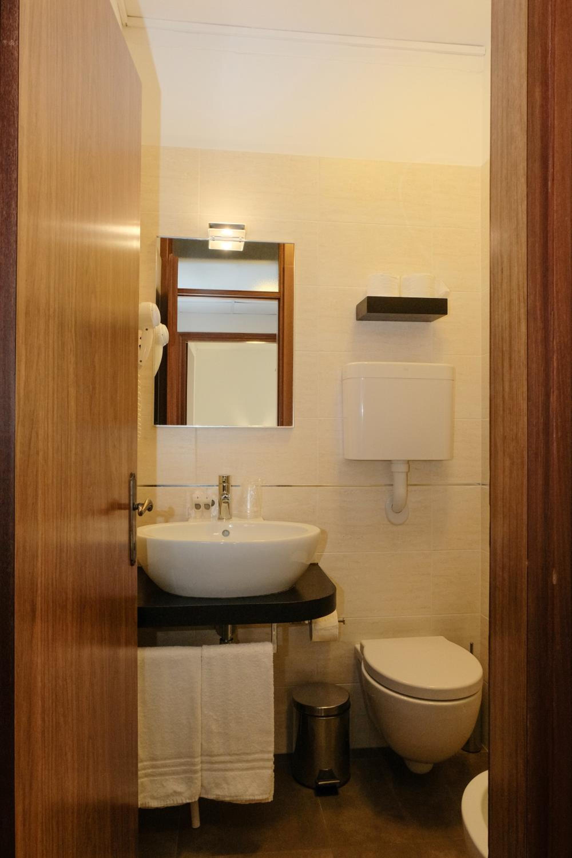Comfort Triple Room with Side Sea View photo 3
