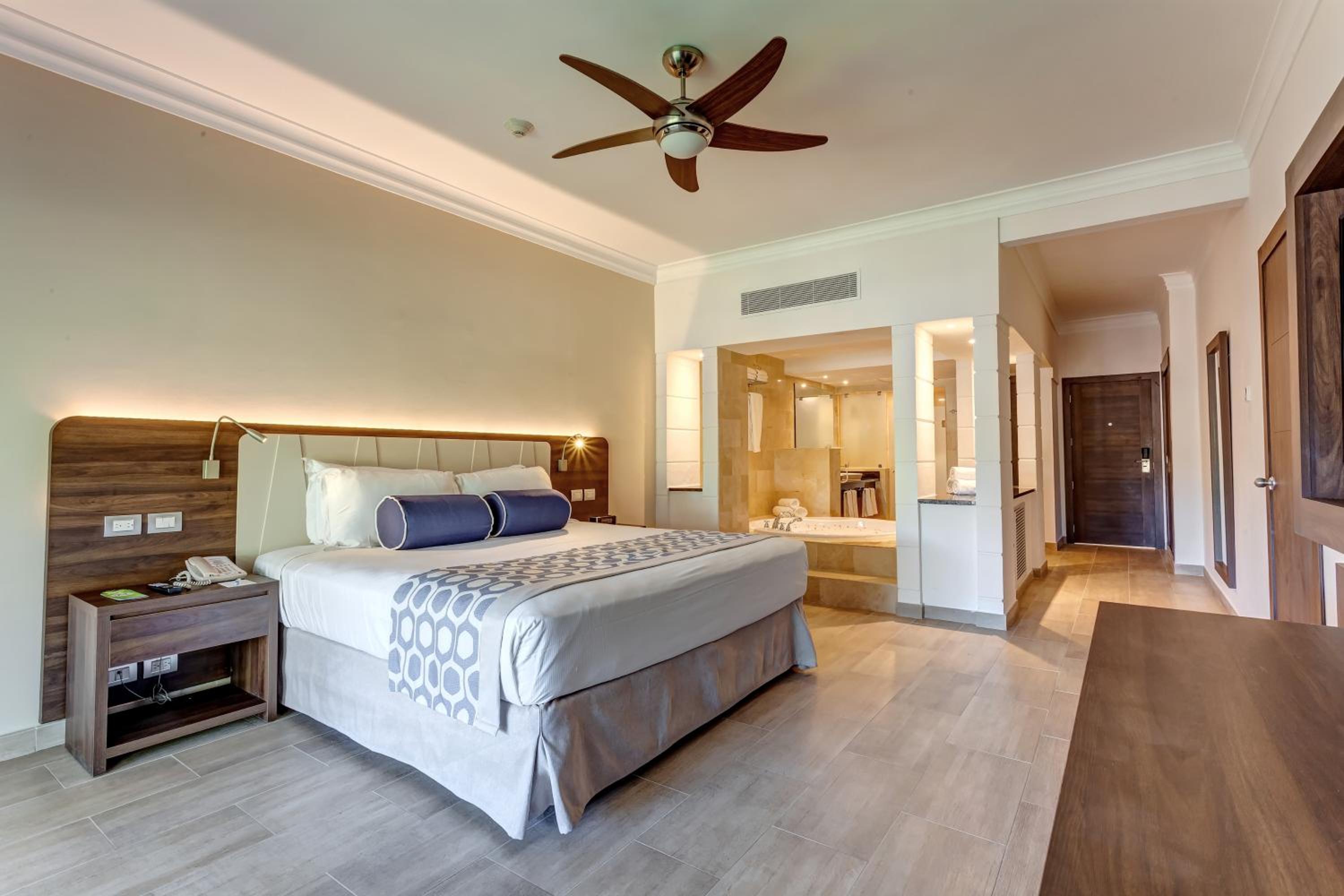 Luxury Presidential Jacuzzi One Bedroom Suite Diamond Club