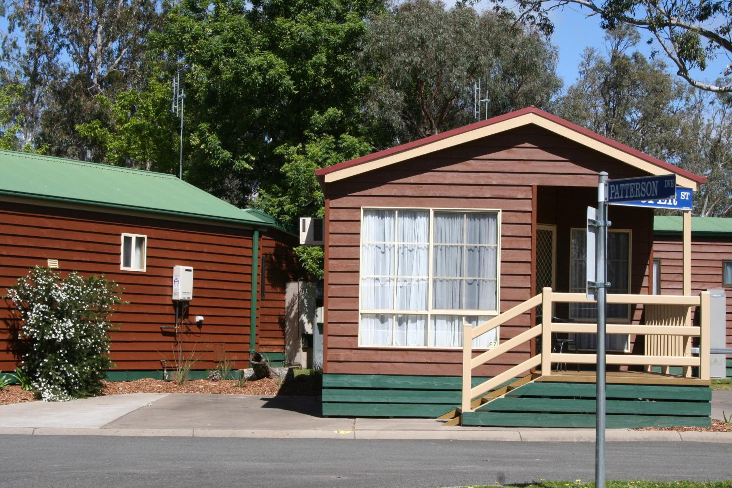 One-Bedroom Cabin photo 2