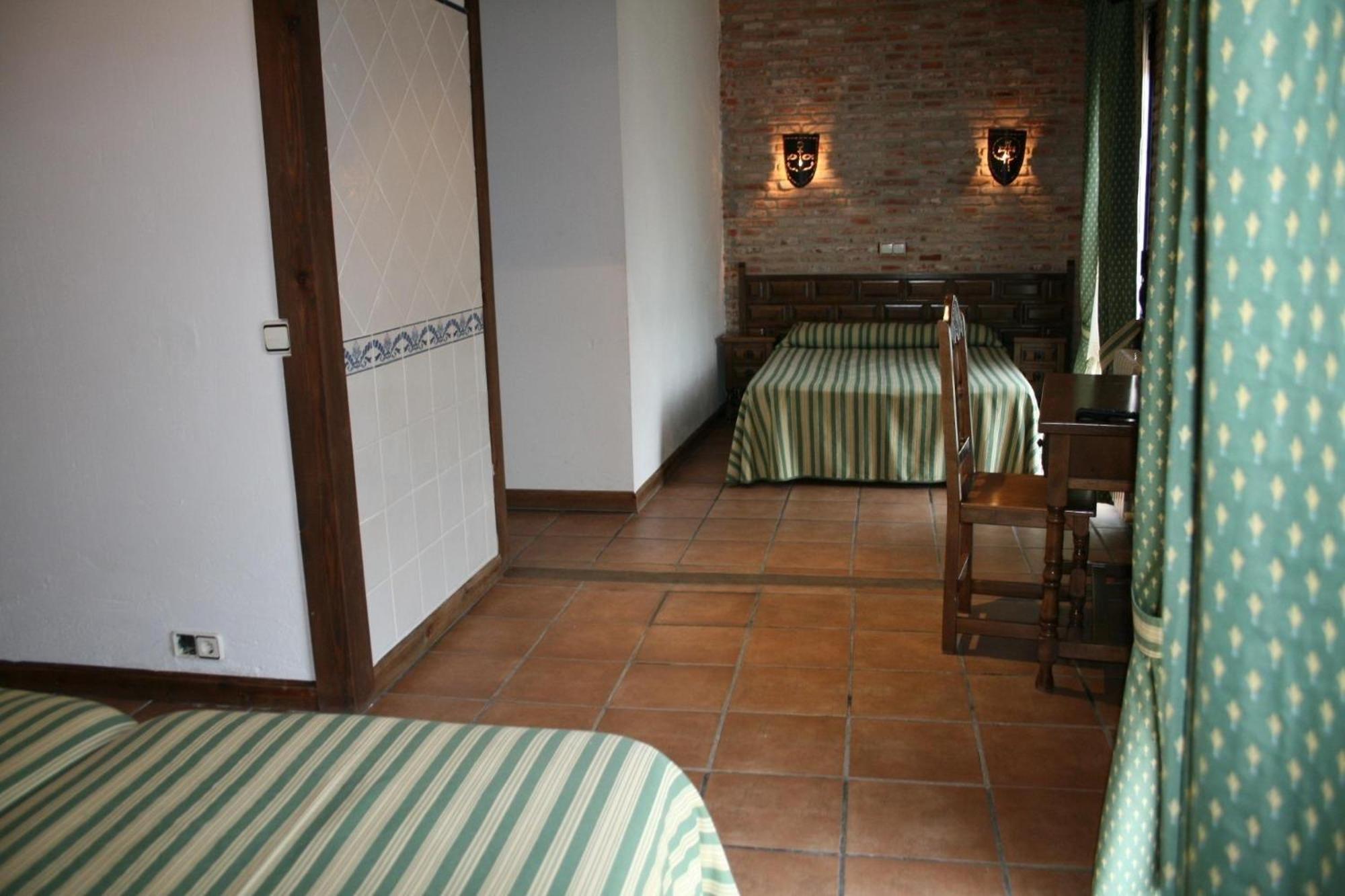 Quadruple Room 2 photo 3