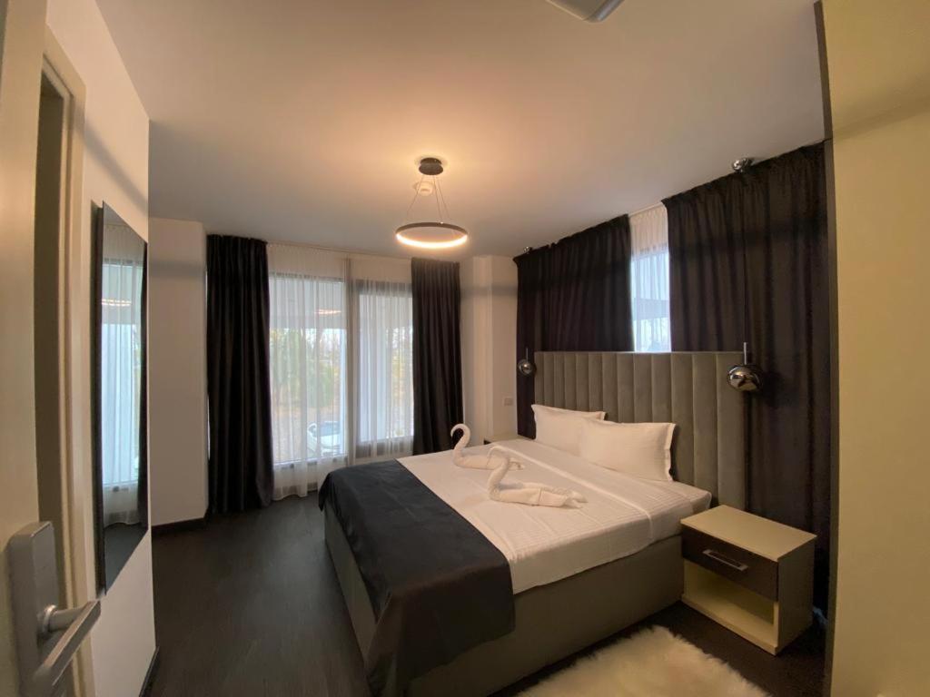 Deluxe Double Room with Shower - Photo 5