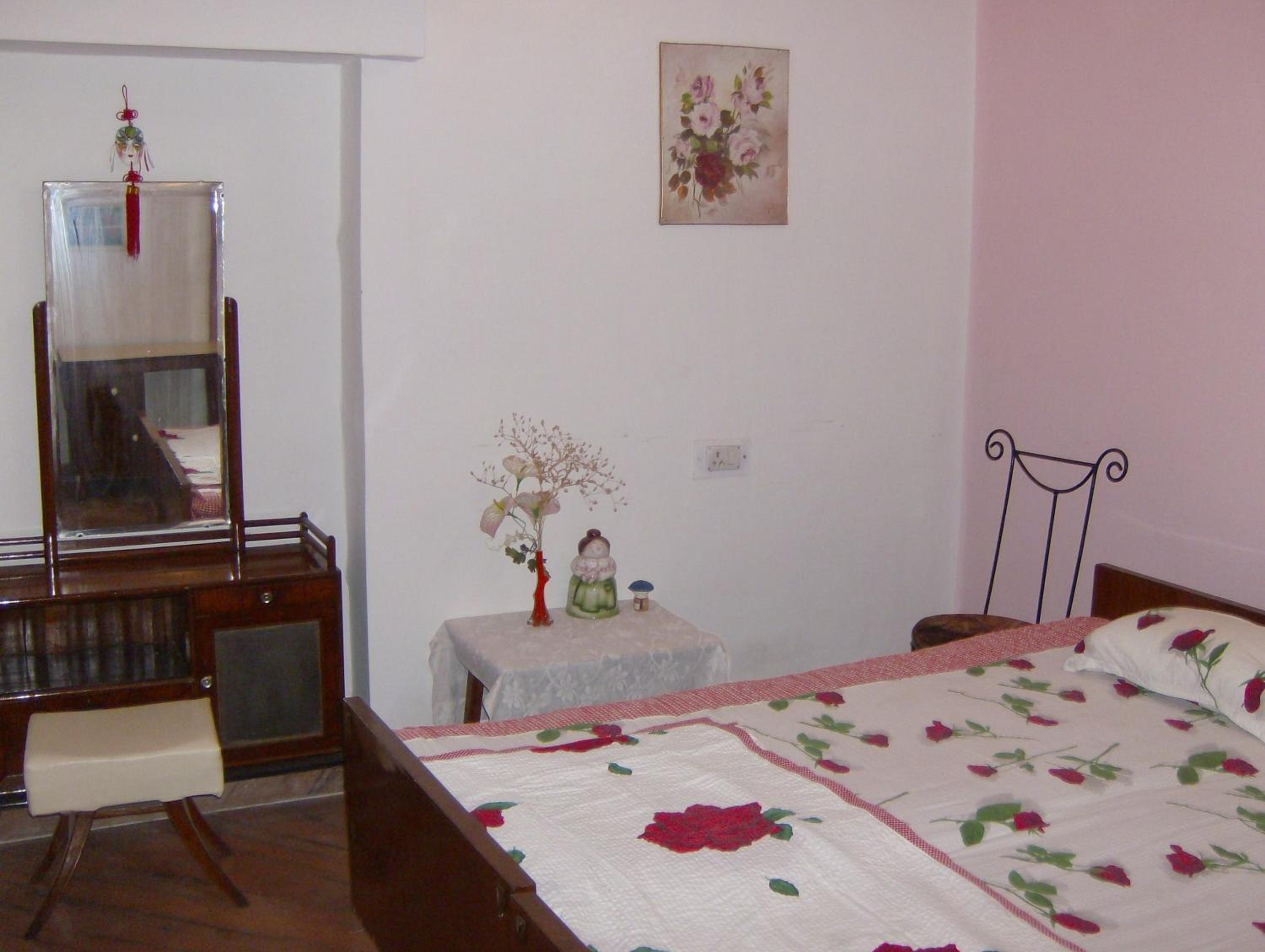 Standard Double Room (Pink) - Photo 13