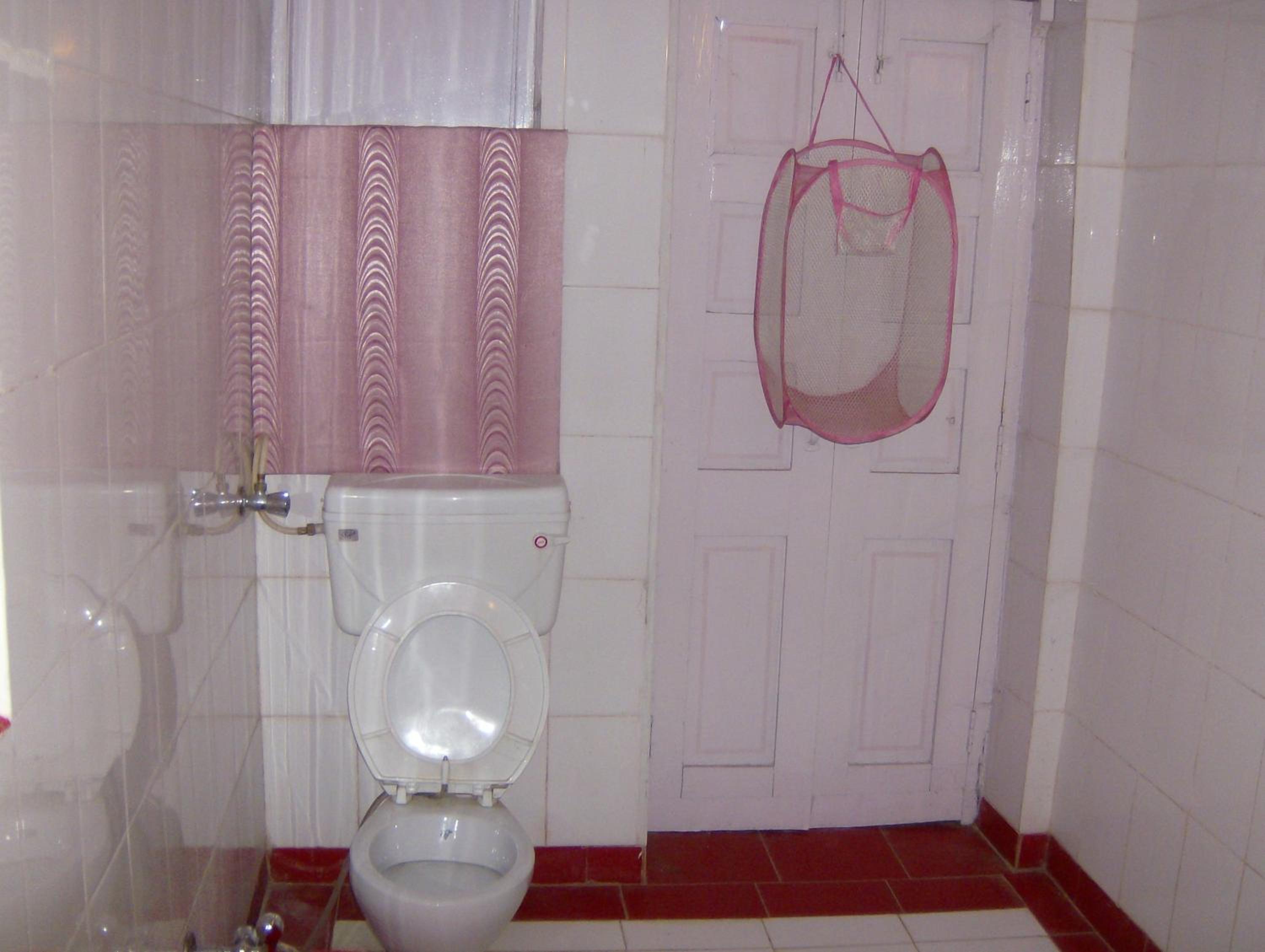 Standard Double Room (Pink) - Photo 8