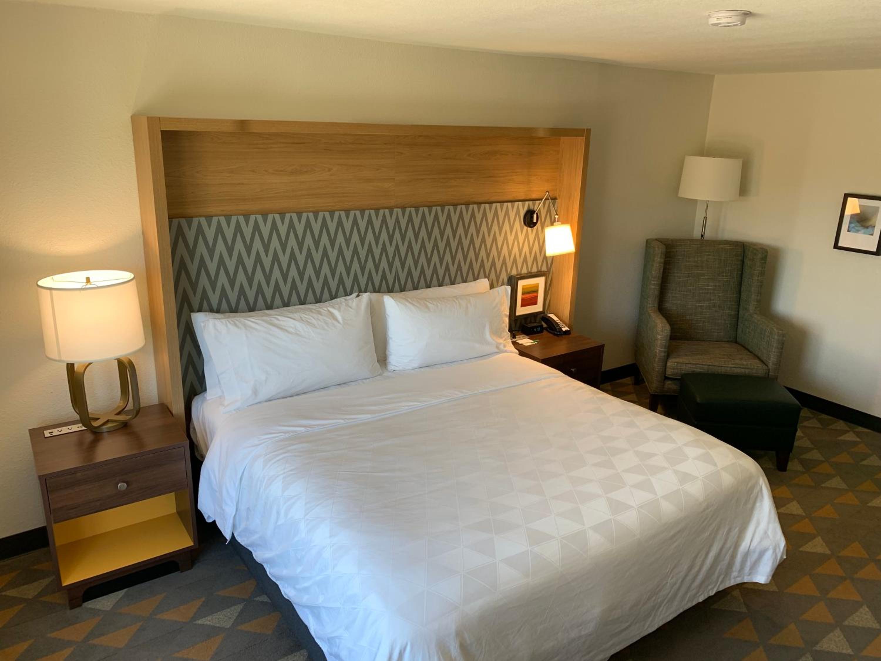 King Room - Mobility Access/Hearing Accessible - Photo 3