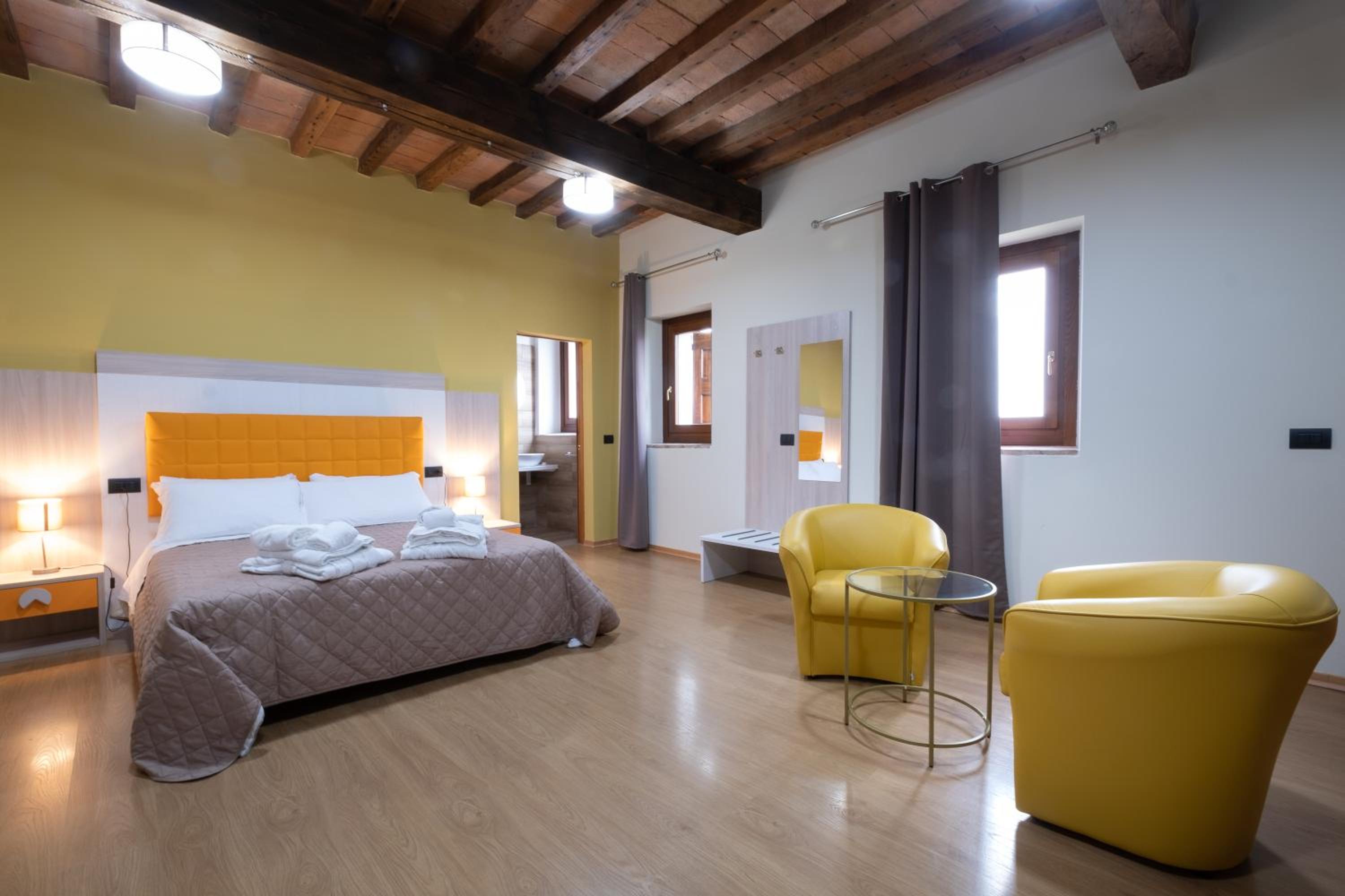 Deluxe Double Room with Shower photo 1