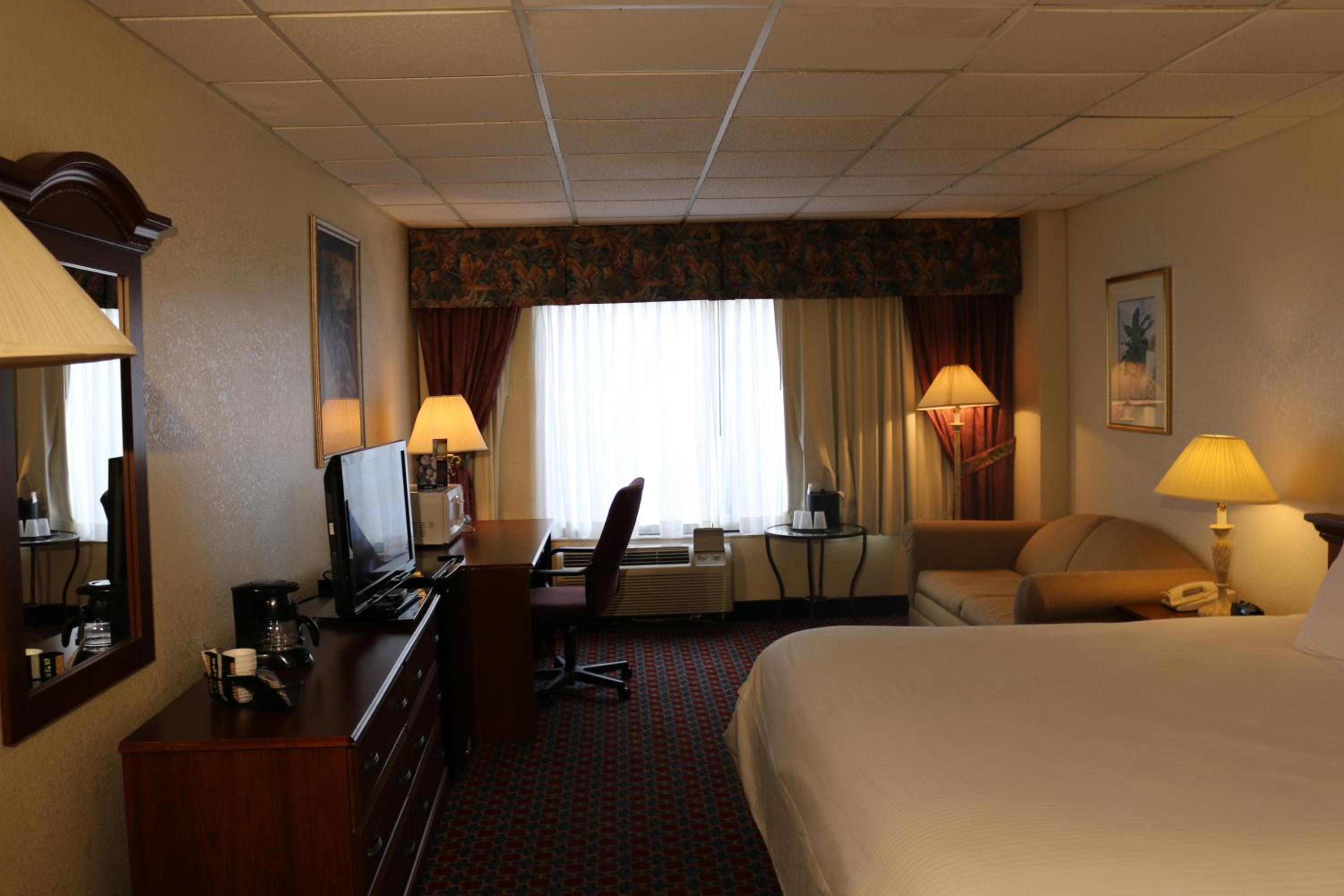 King Room - Non-Smoking photo 2