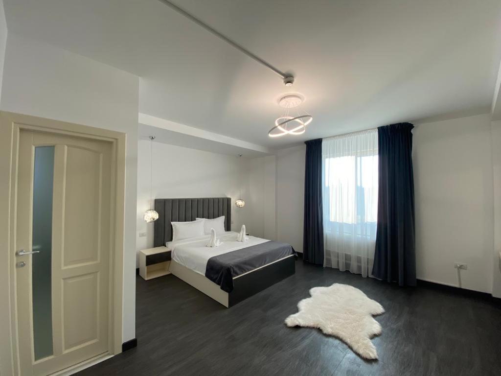 Deluxe Room (2 Adults + 1 Child) - Photo 1