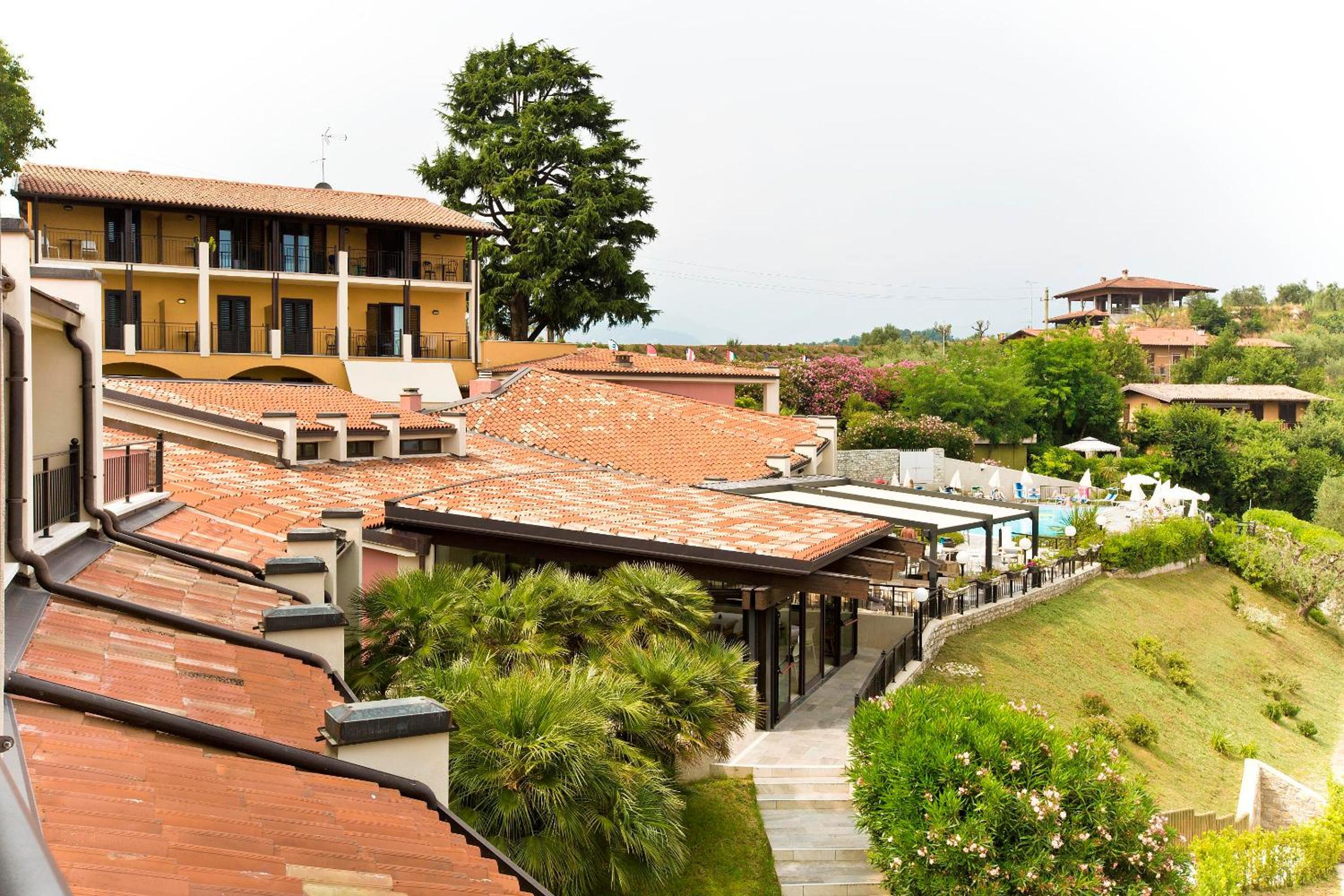 Superior Double or Twin Room with Lake View photo 3