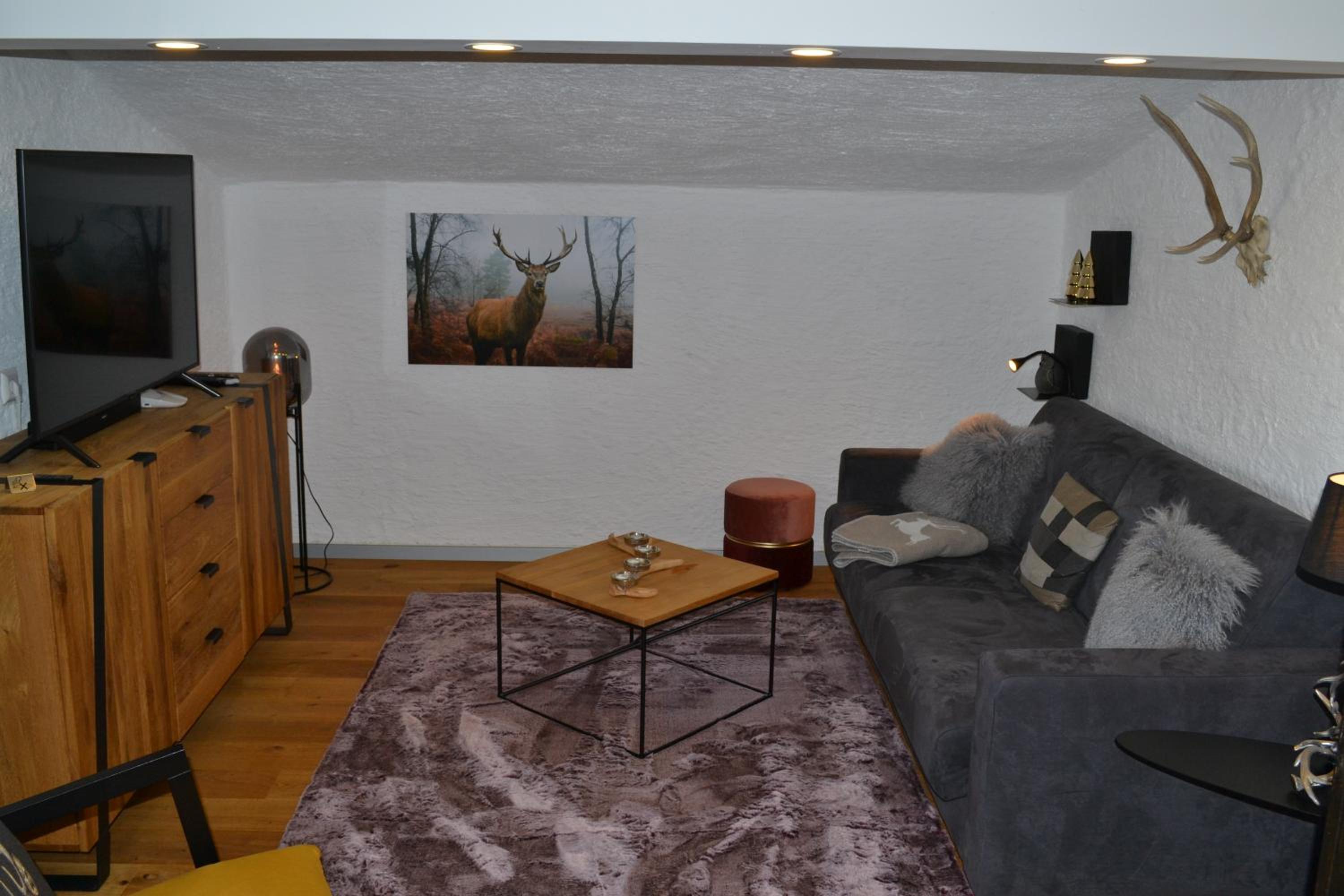 One-Bedroom Apartment photo 2