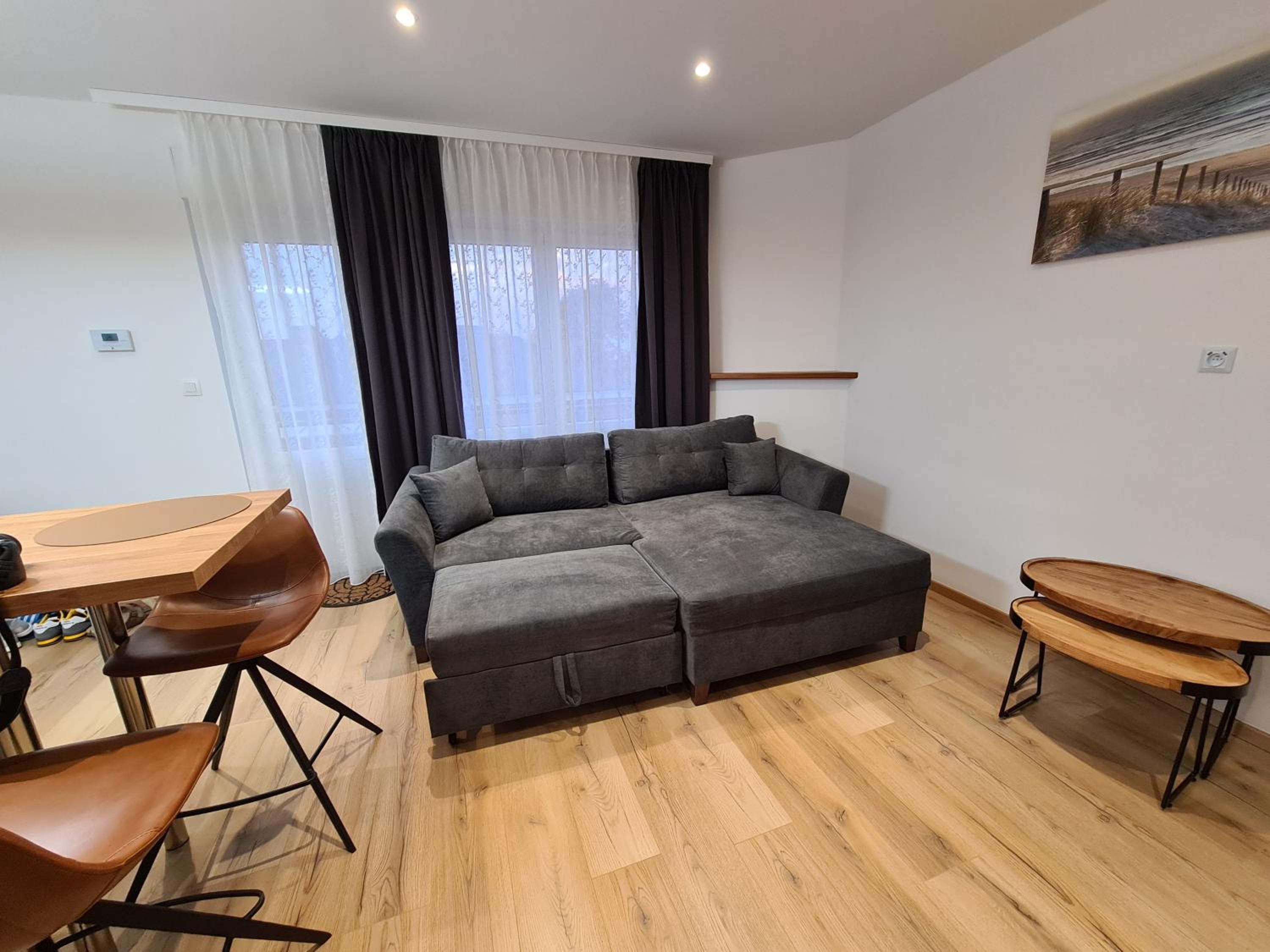 One-Bedroom Apartment photo 1