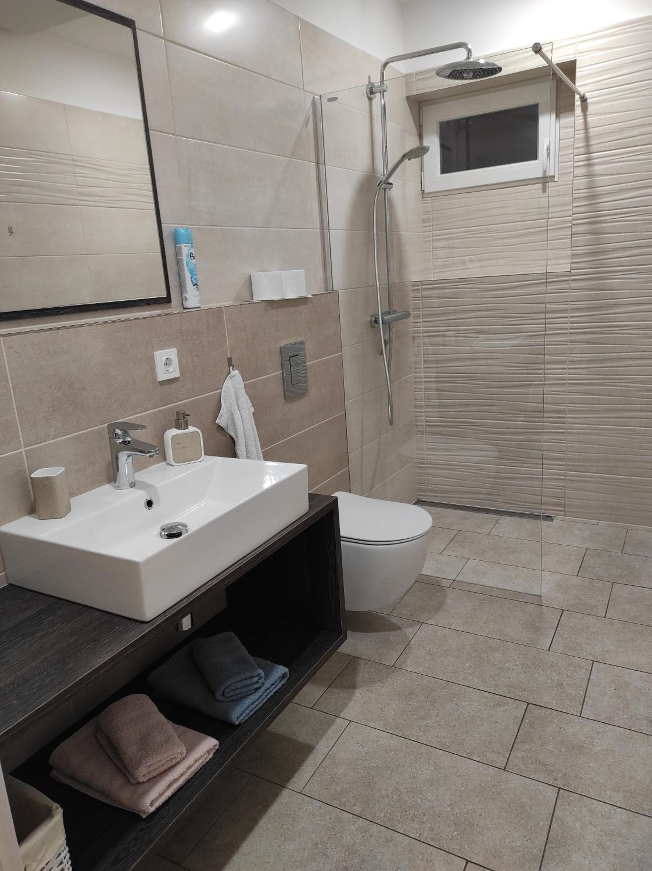 One-Bedroom Apartment - Photo 4