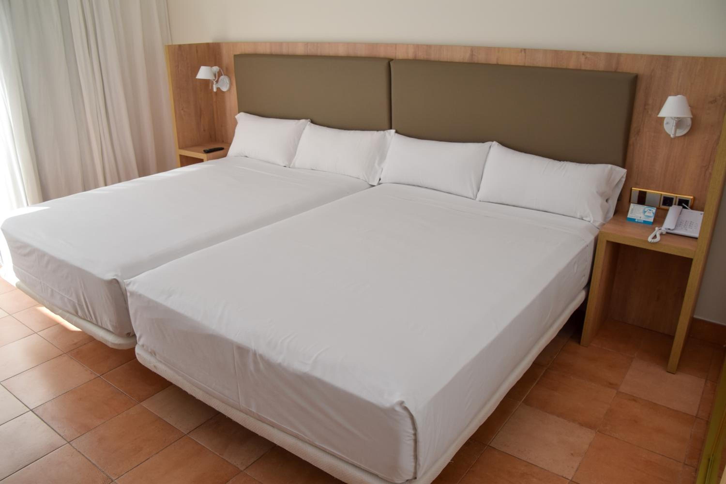 Habitación Doble (2 Adultos + 2 Niños)