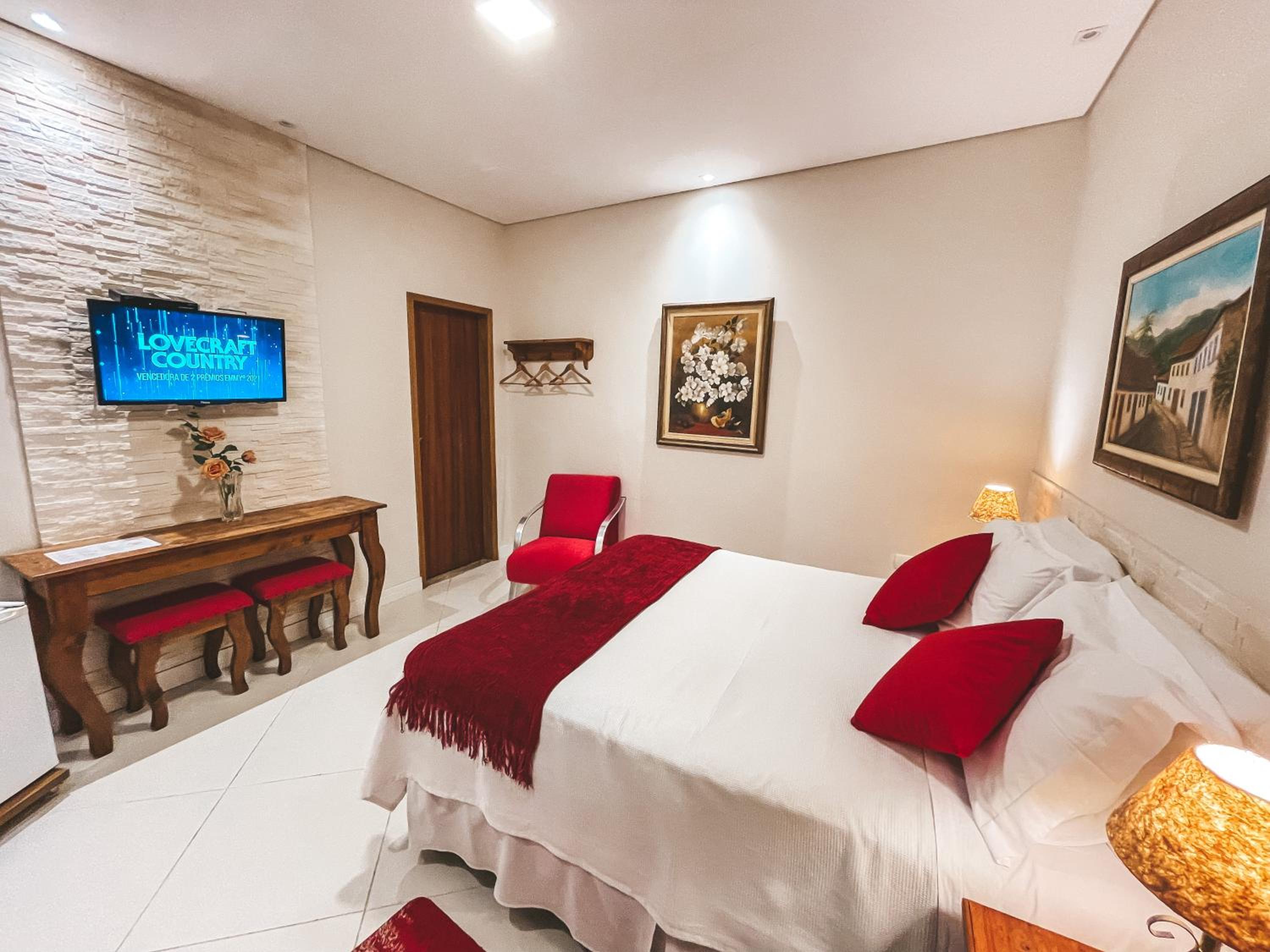 Queen Suite - Photo 2