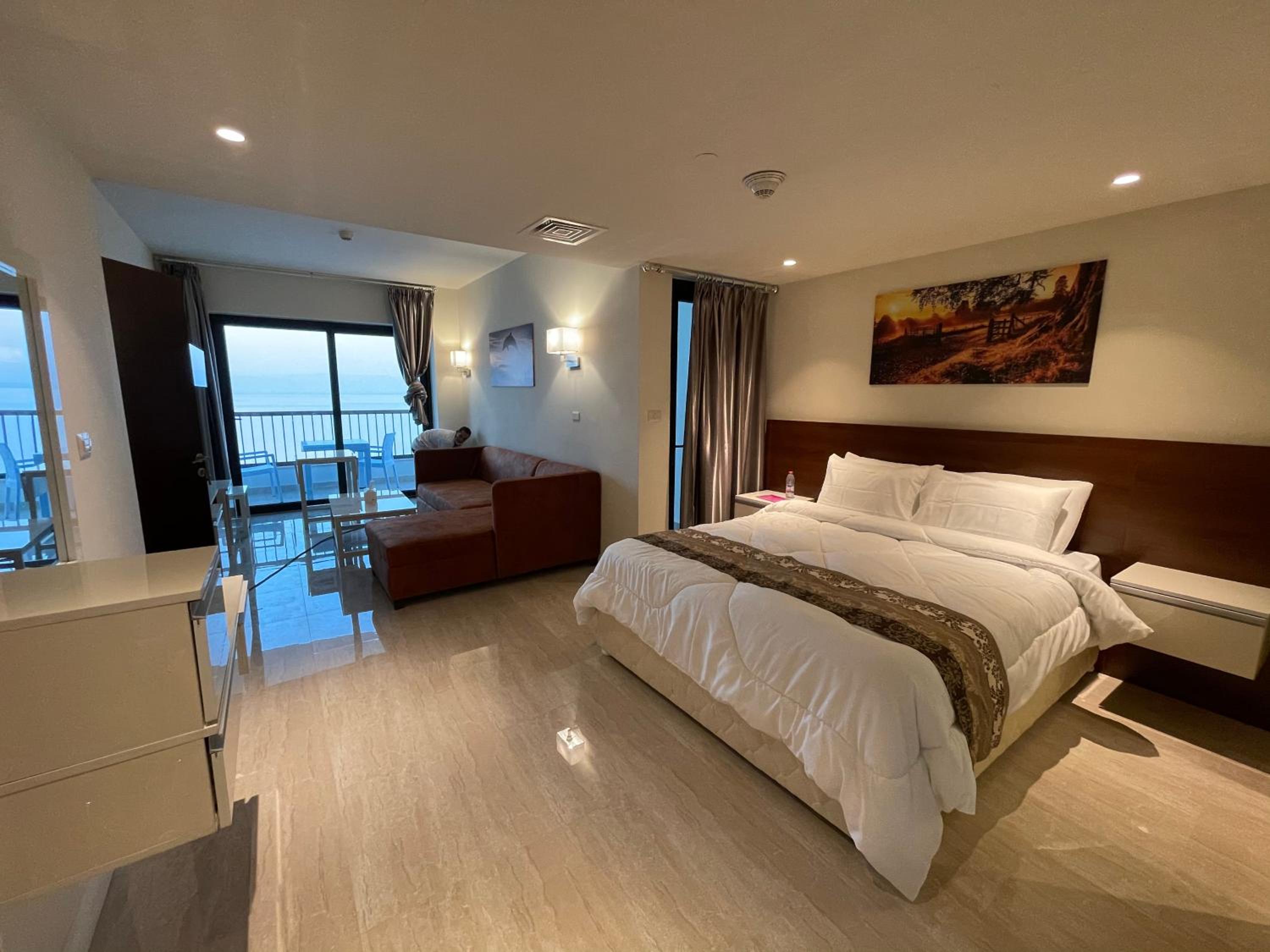 Apartment with Sea View - Photo 2