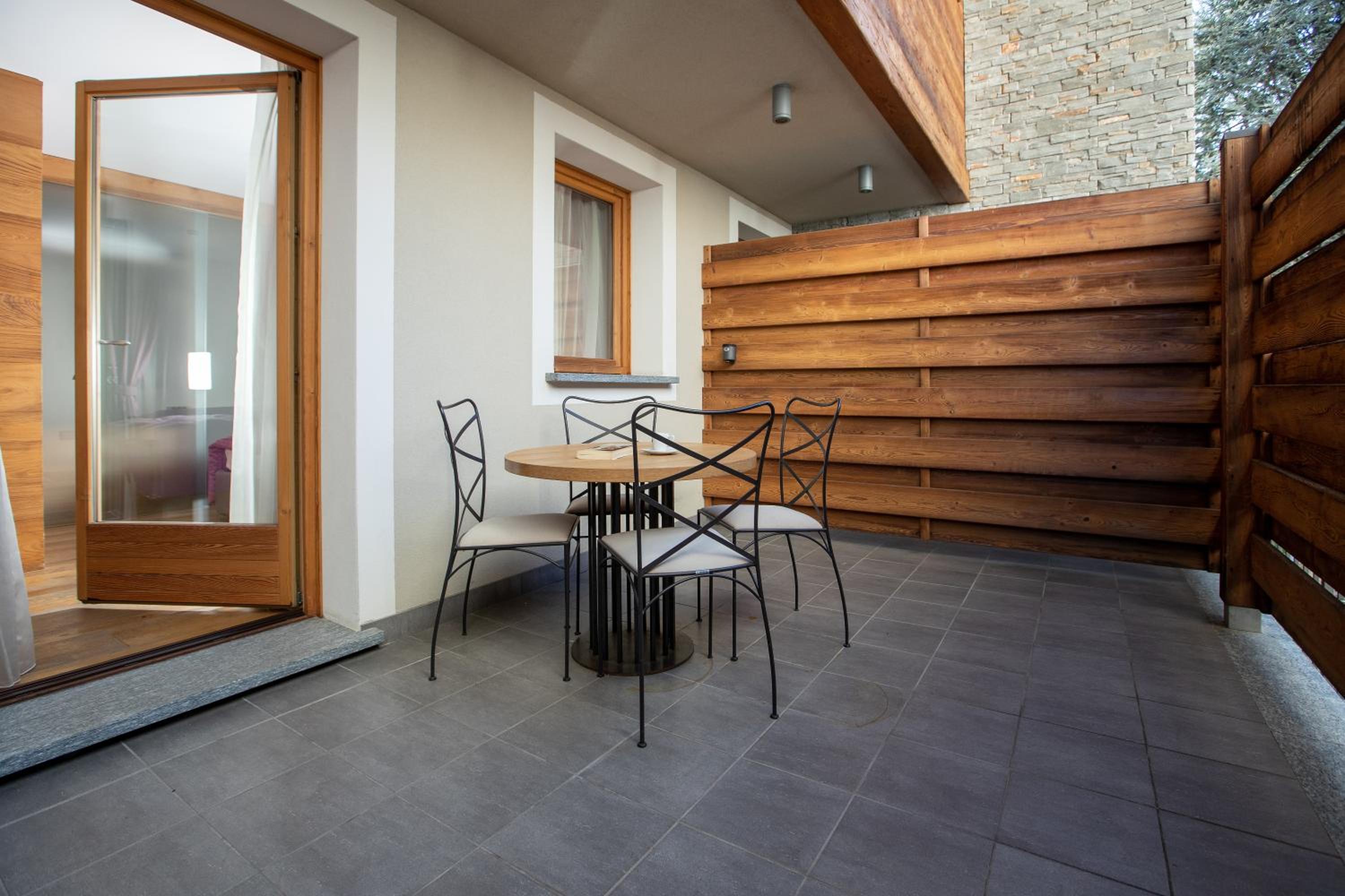 Suite - Photo 10