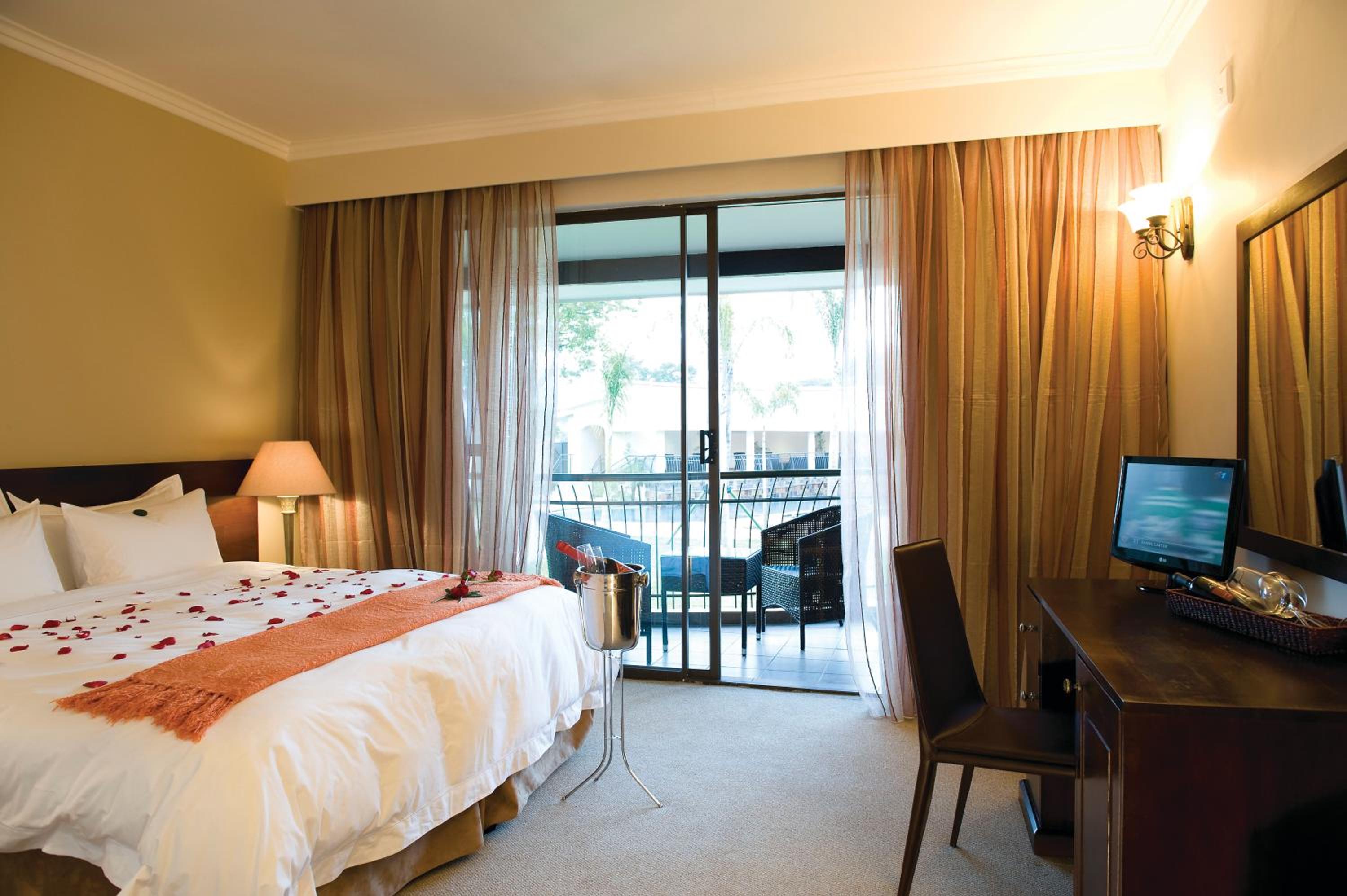 Double Room with Balcony and pool view