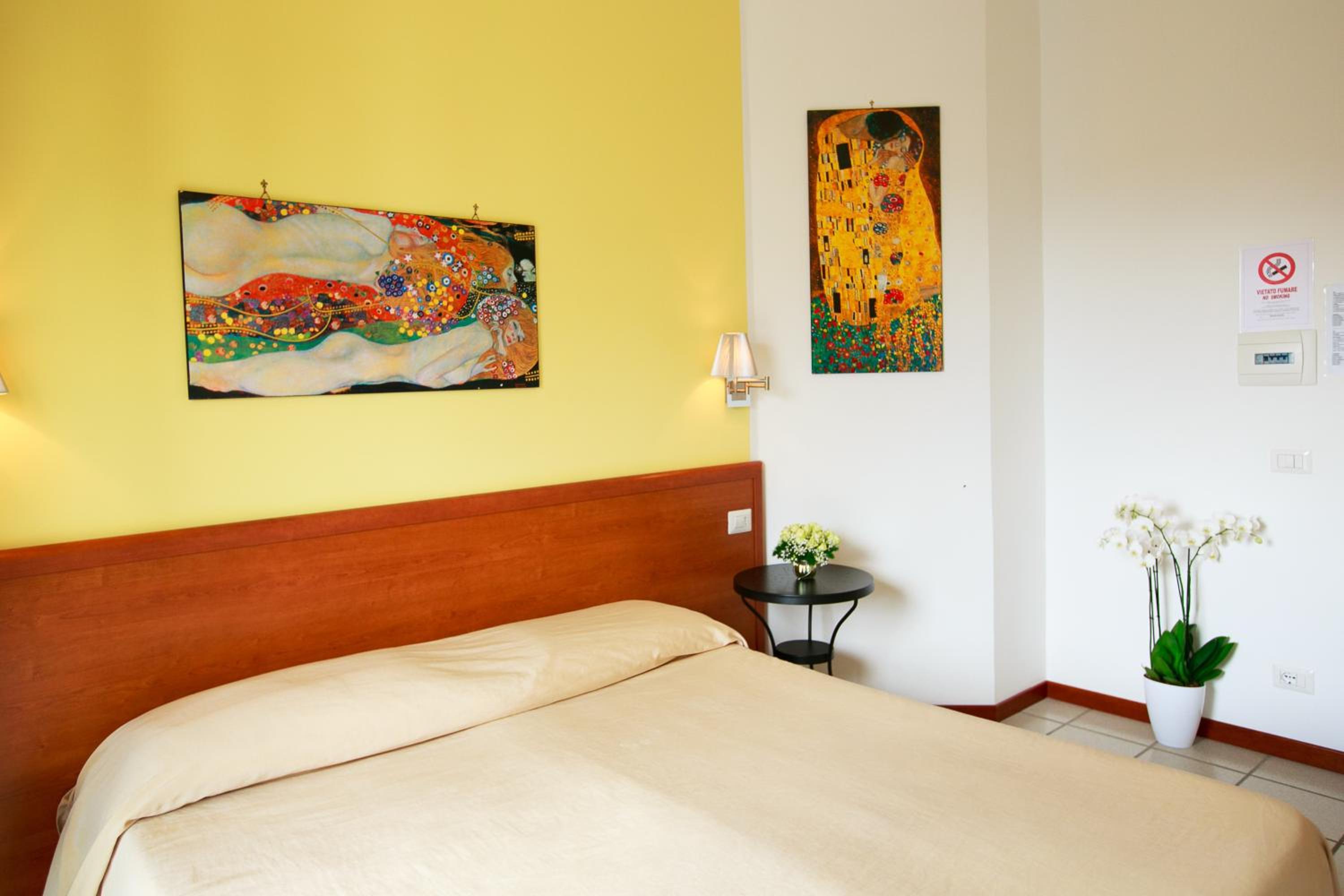 Double or Twin Room - Photo 8