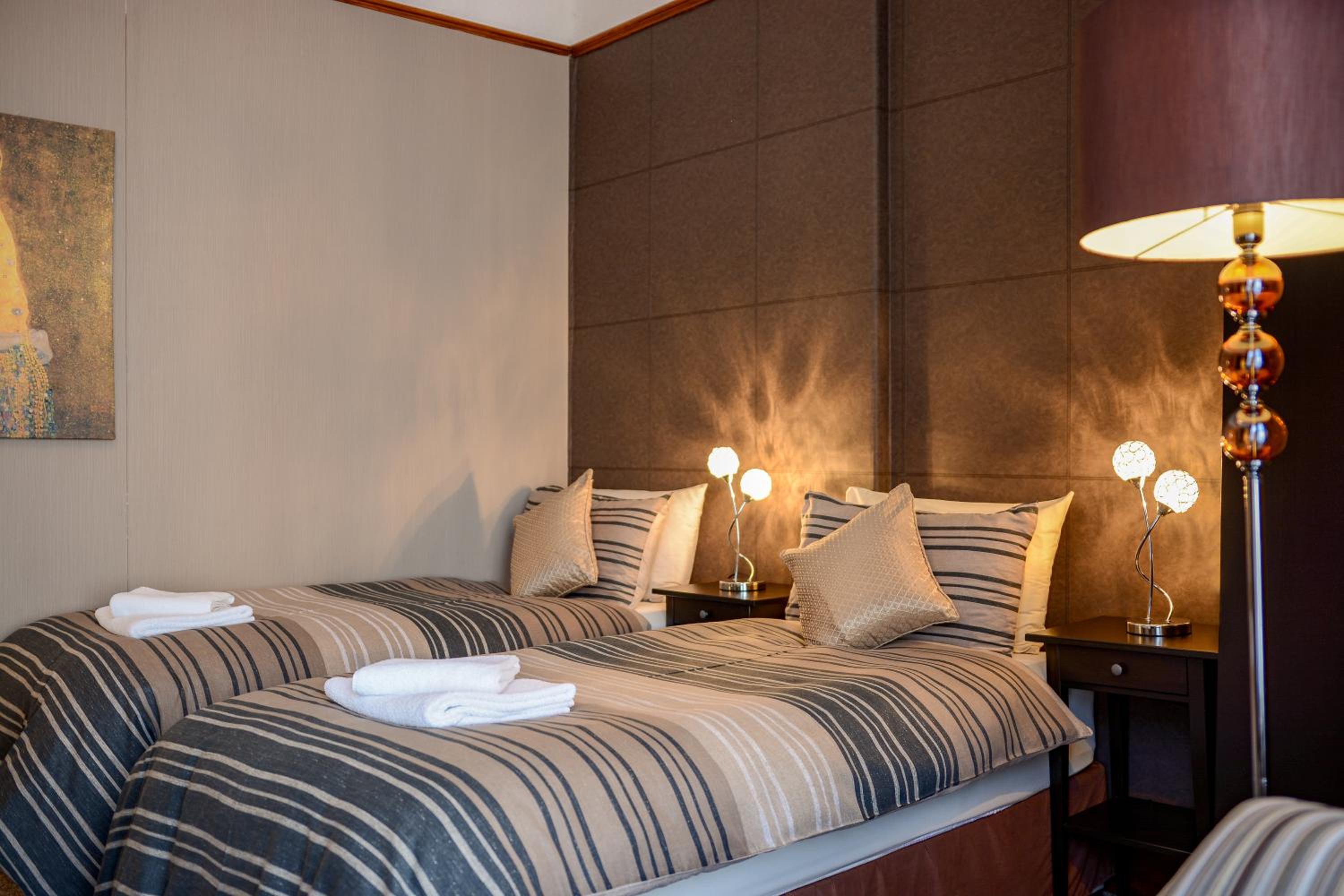 Standard Twin Room with Shared Bathroom photo 2