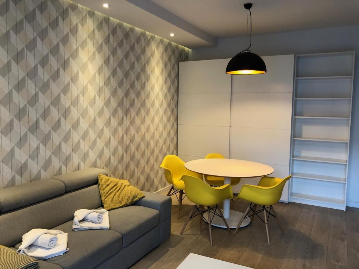 Apartment with Balcony - Photo 3