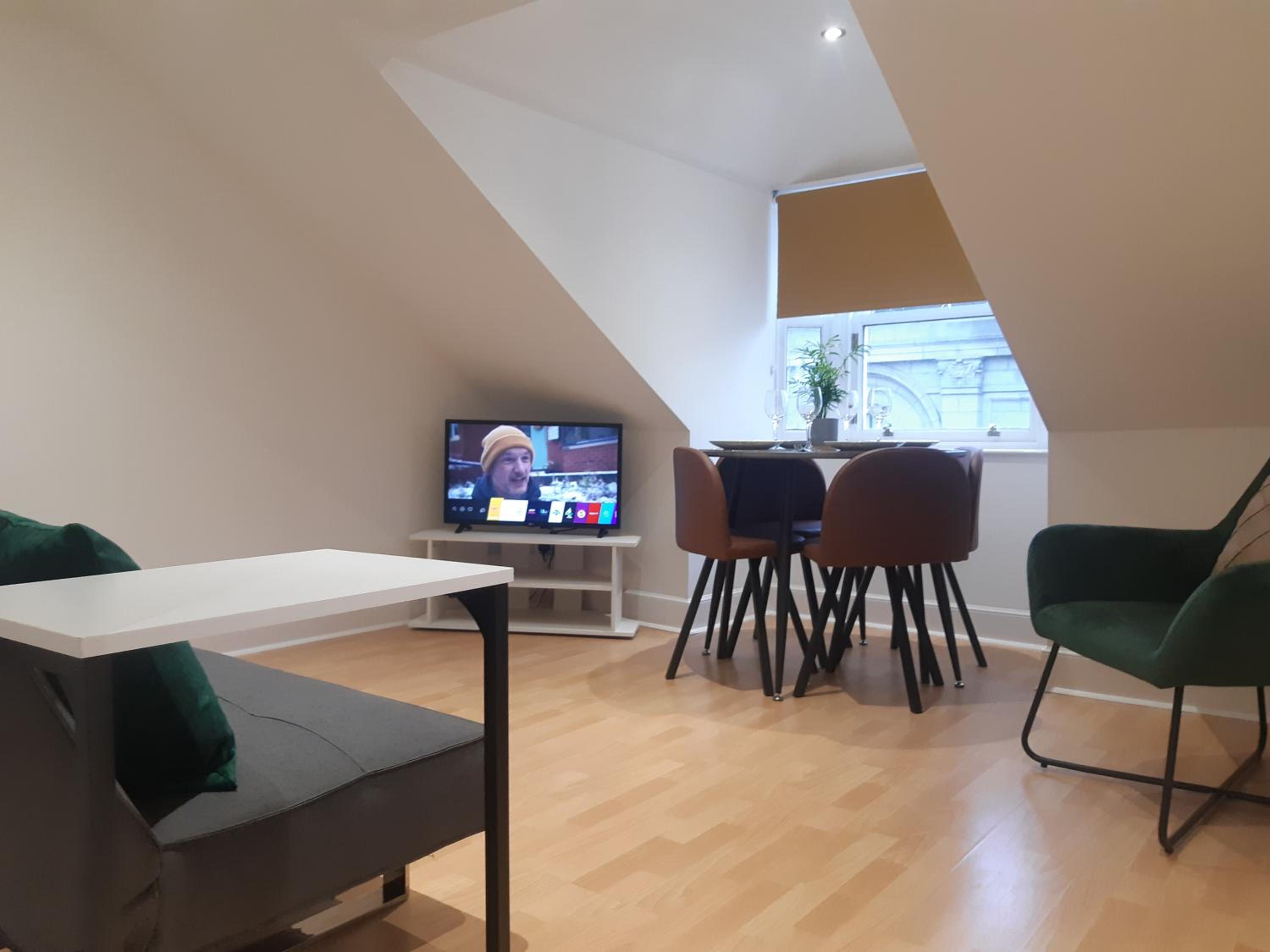 One-Bedroom Standard Apartment photo 2