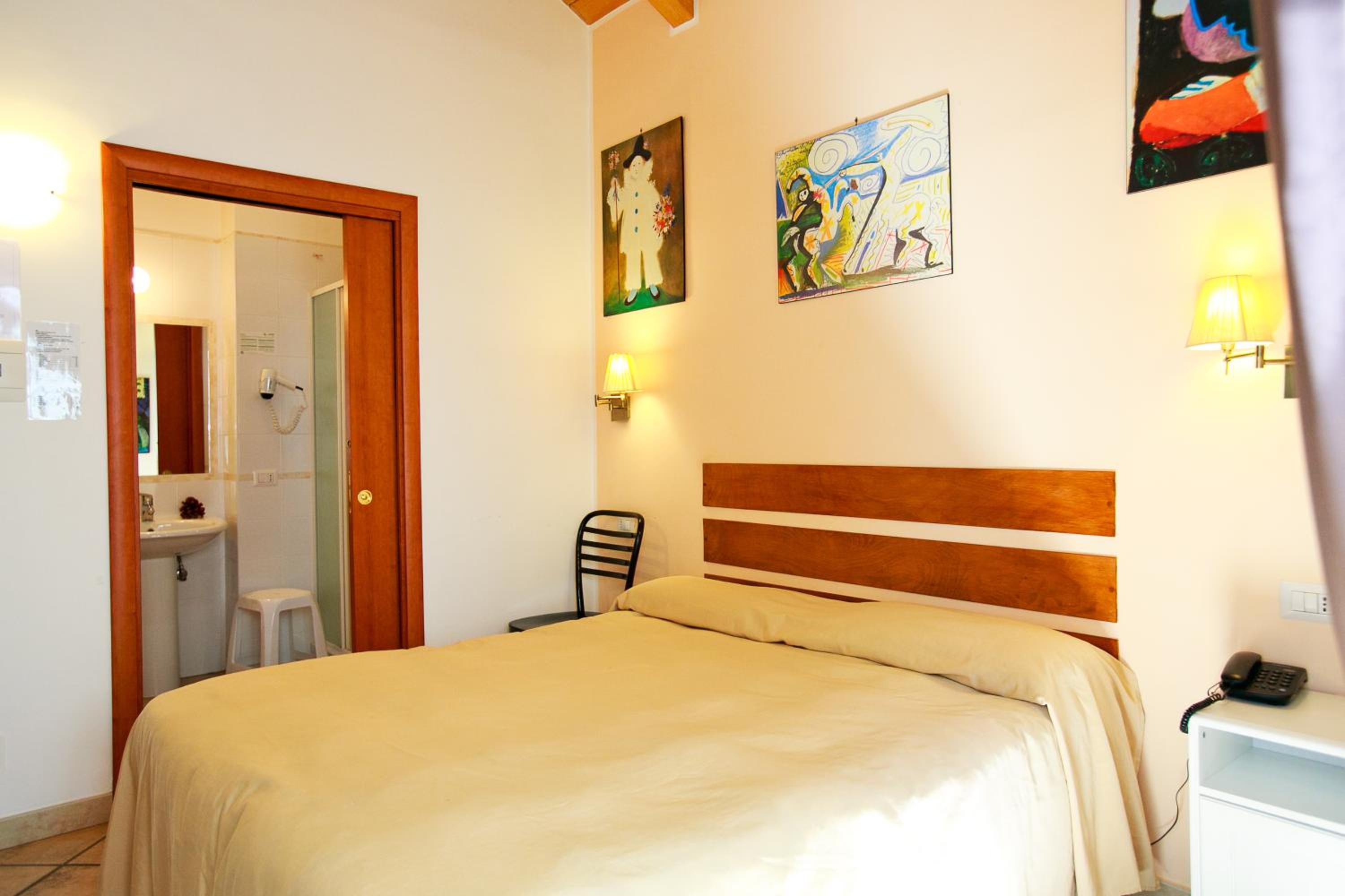 Double or Twin Room - Photo 3