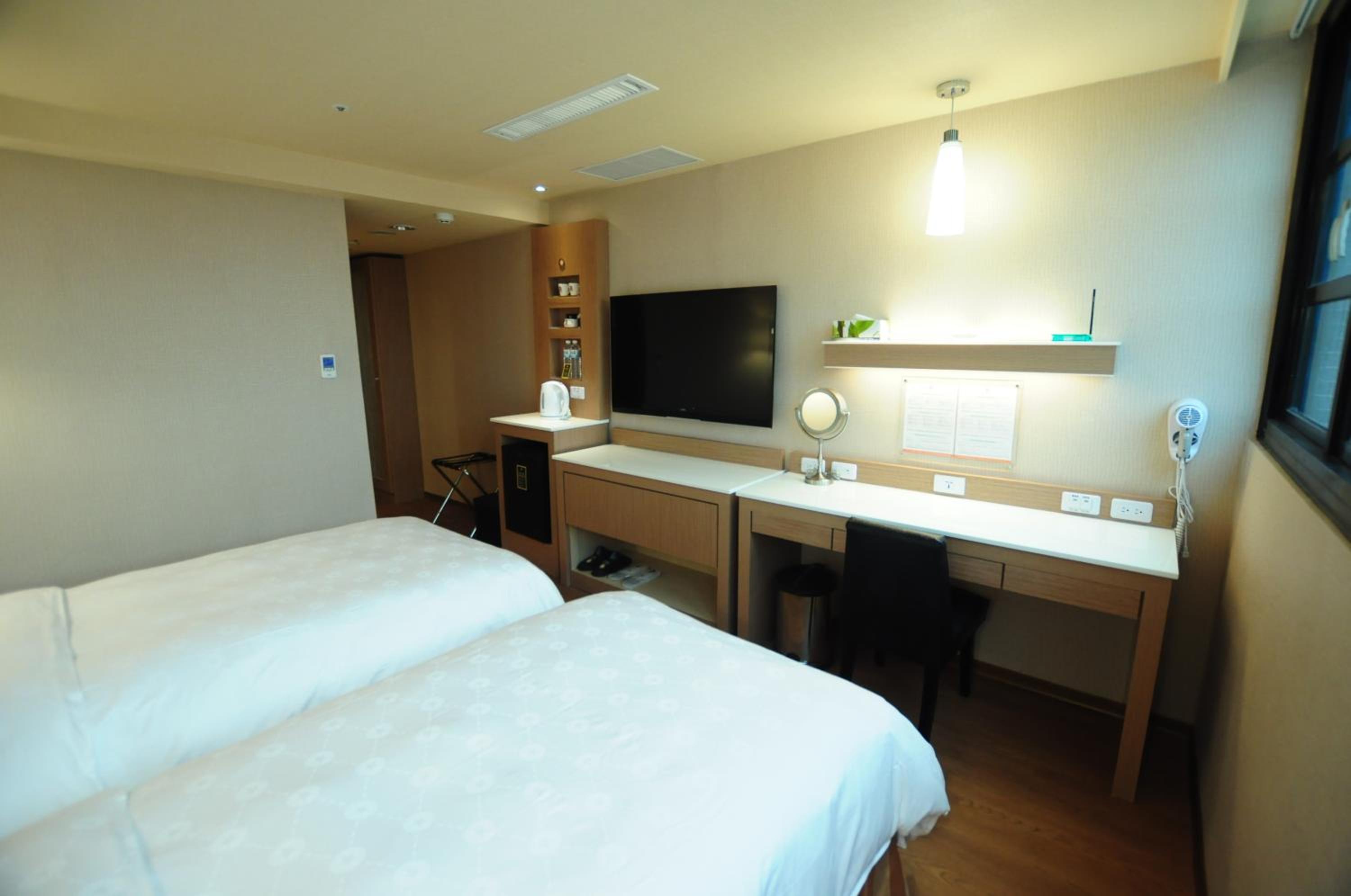Business Twin Room photo 2
