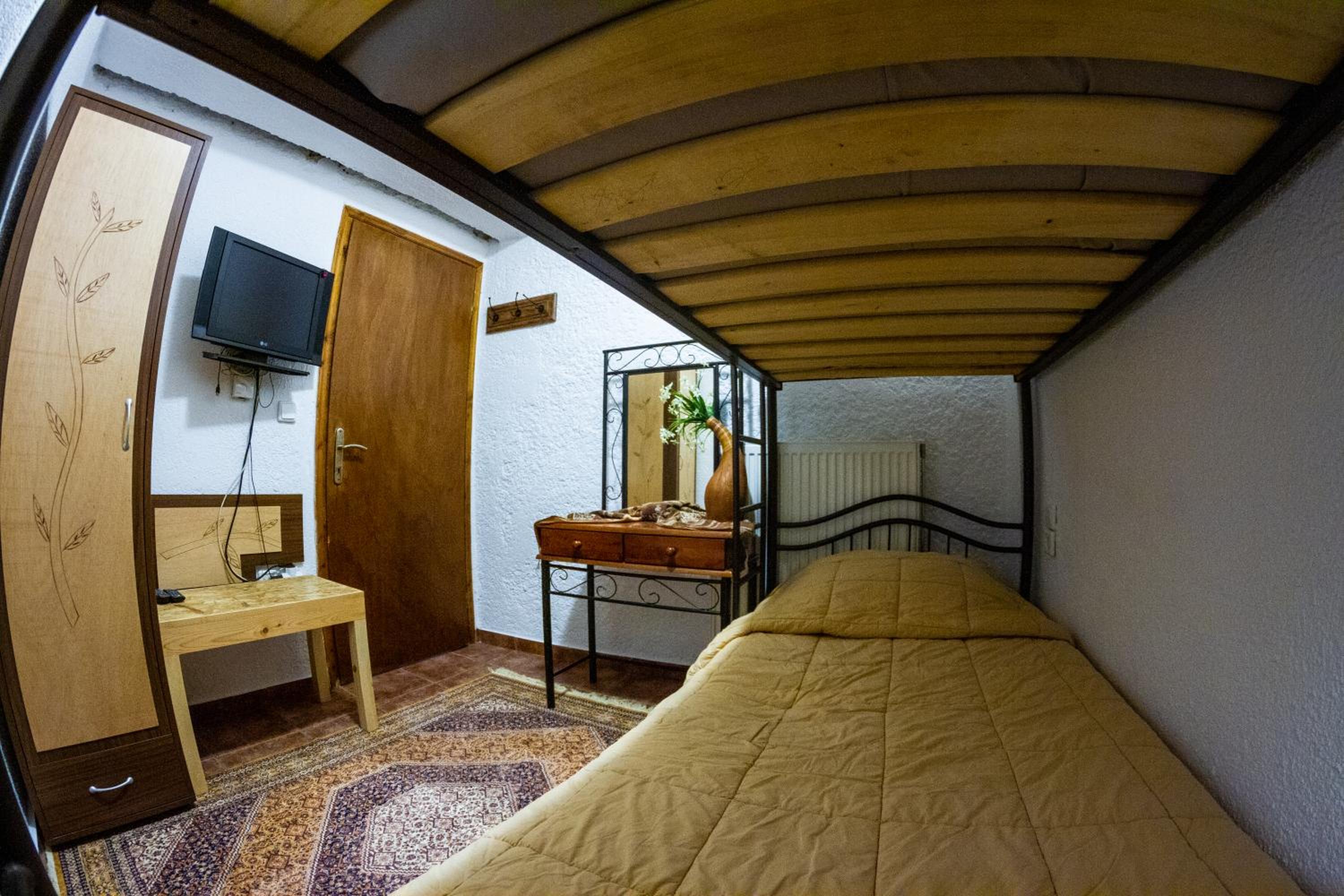 Double Room - Photo 3
