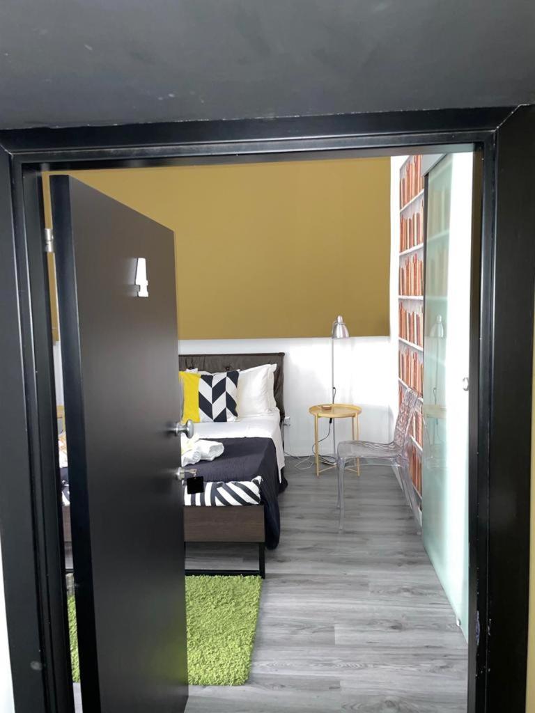 Deluxe Room (2 Adults + 1 Child) - Photo 15