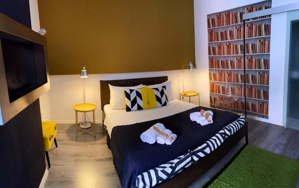 Deluxe Room (2 Adults + 1 Child) - Photo 16
