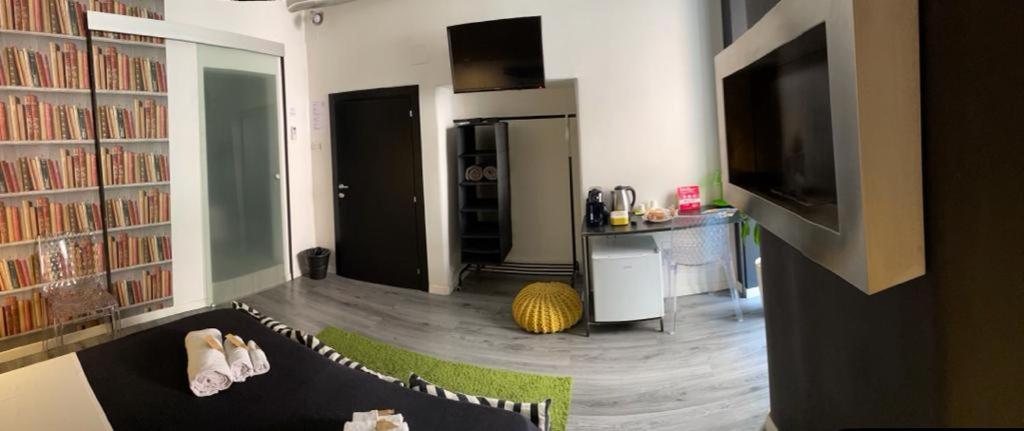 Deluxe Room (2 Adults + 1 Child) - Photo 18