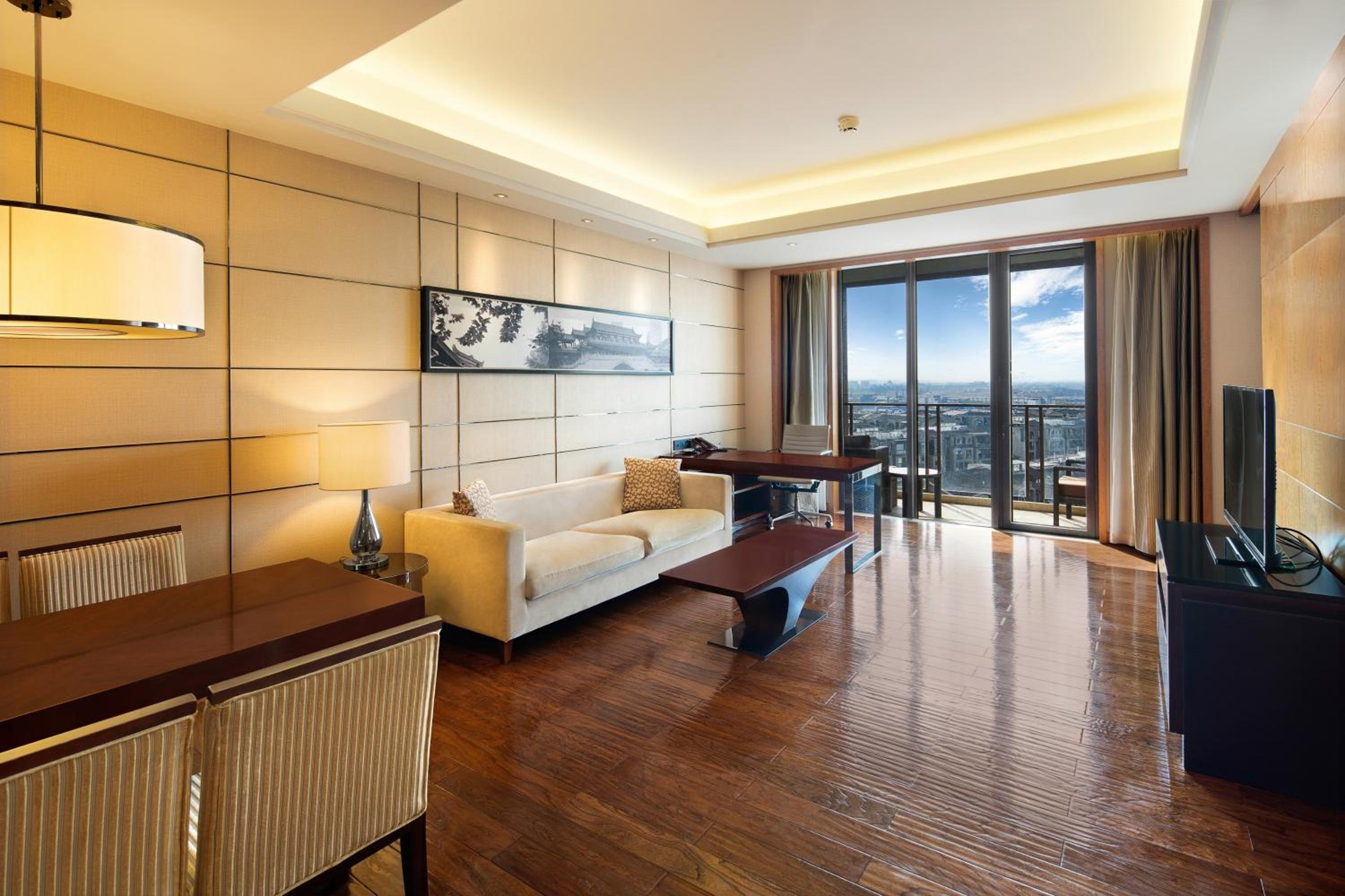 One-Bedroom Suite with Balcony photo 2