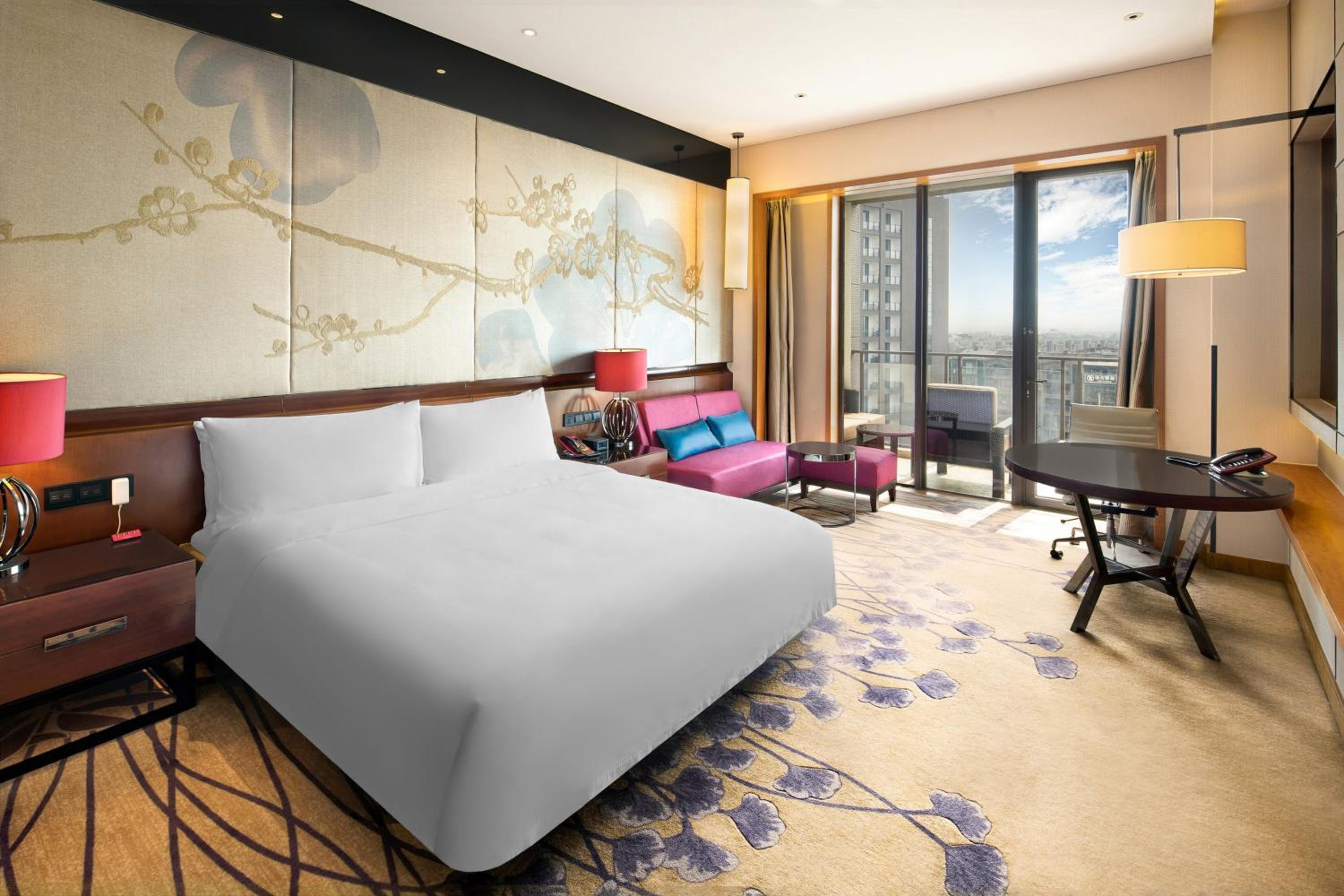 Standard King Room with Balcony photo 3