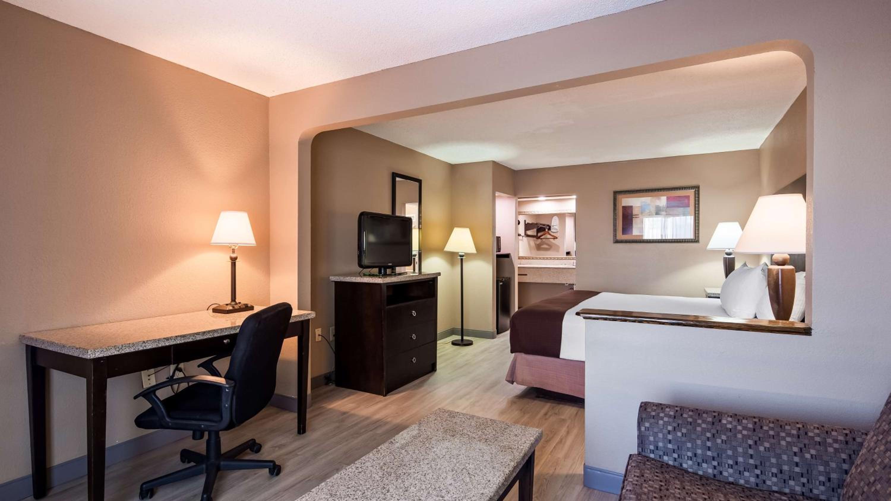 Oversize King Room - Non-Smoking - Photo 2