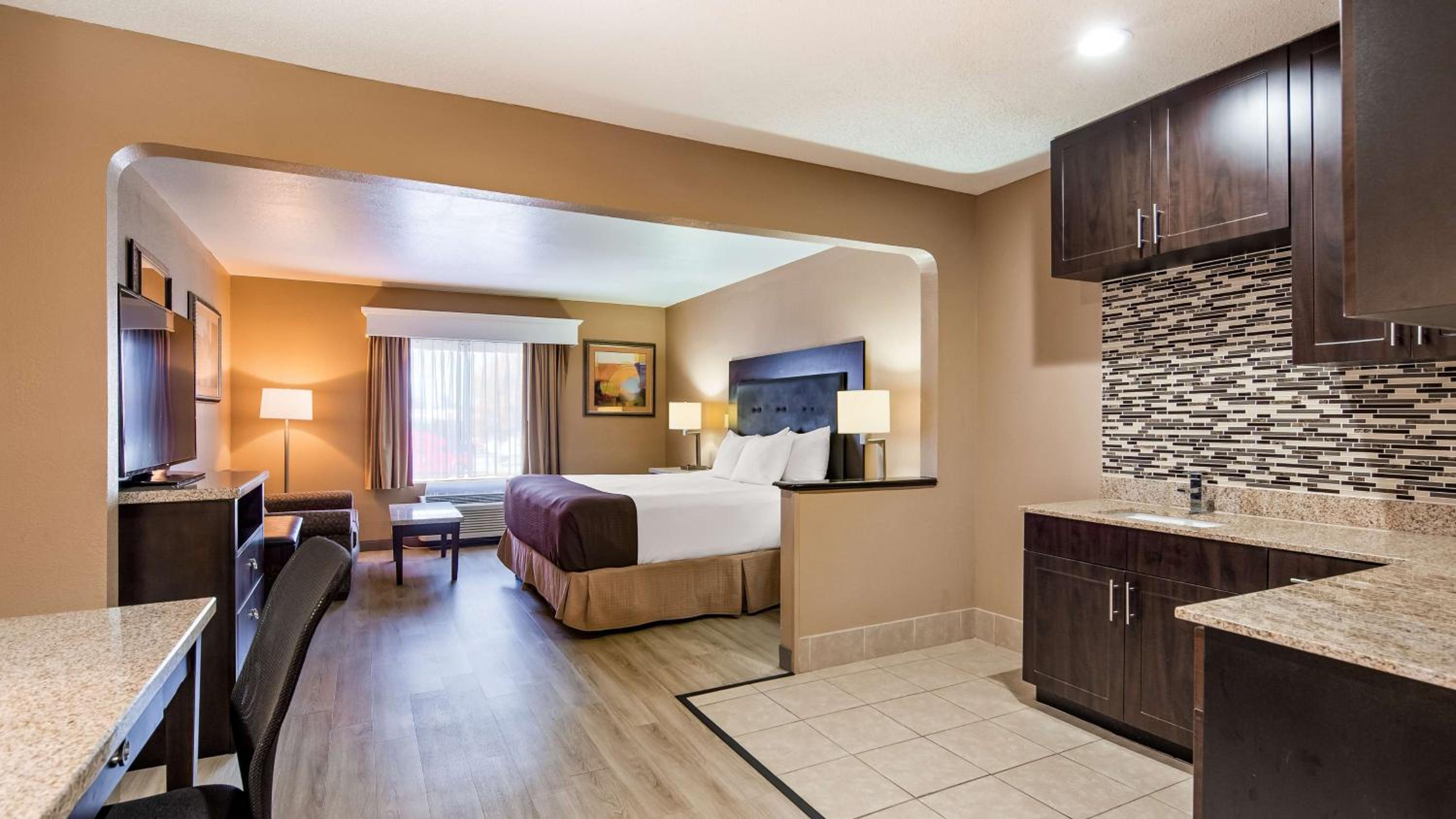 King Suite - Non-Smoking - Photo 1