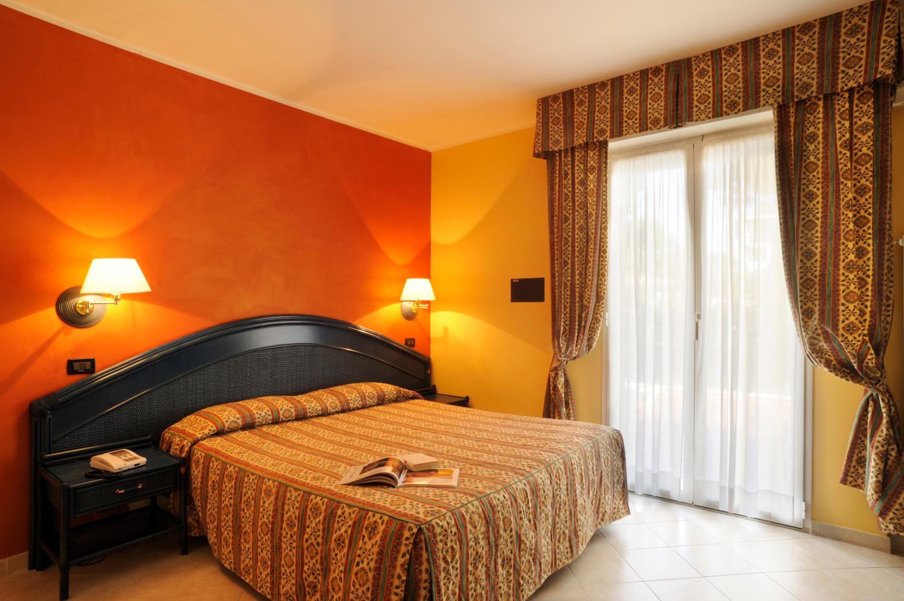 Comfort Family Room (2 Adults + 2 Children)