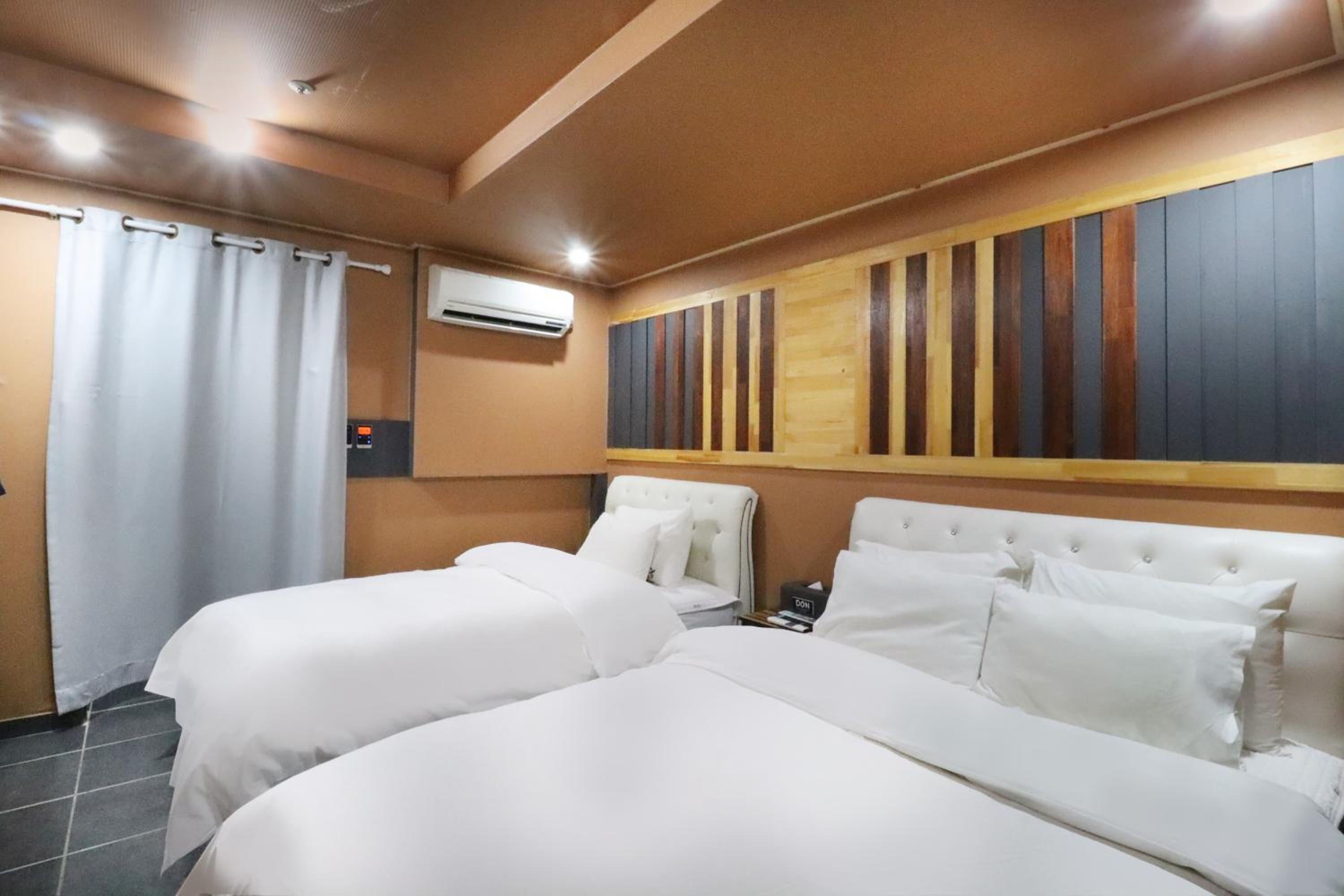 Deluxe Twin Room photo 2