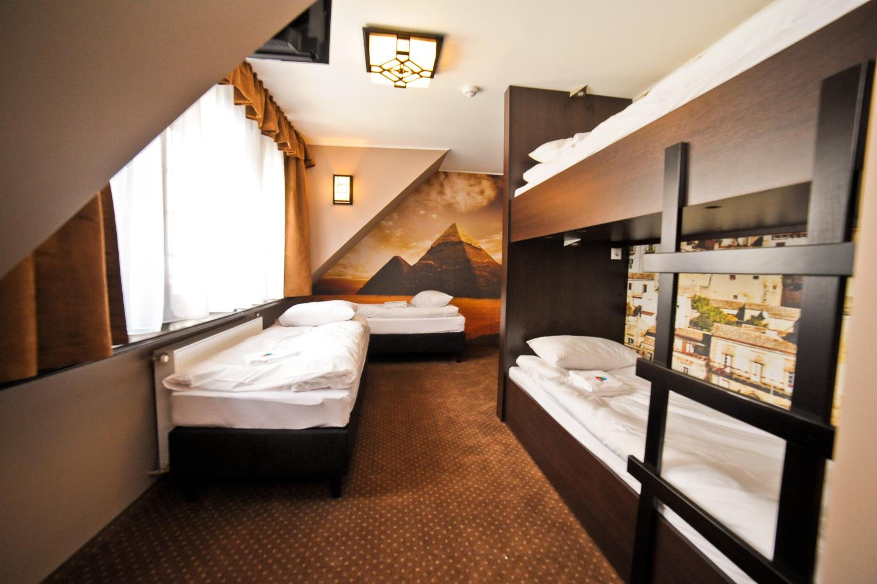Quadruple Room - Photo 13