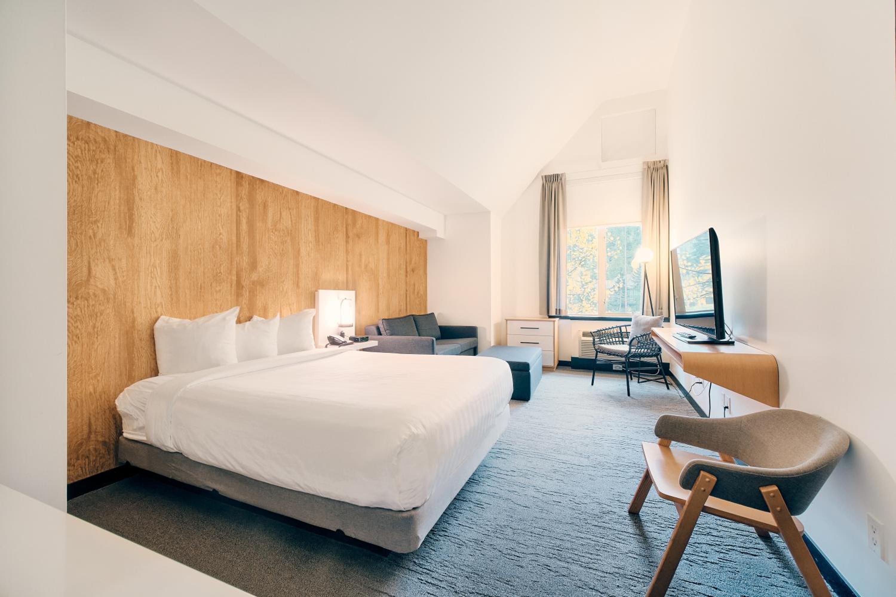 Deluxe Queen Room with Sofa Bed - Photo 1