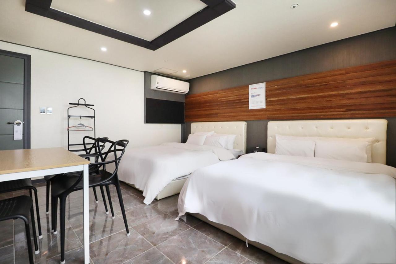 Superior Double Room with Two Double Beds photo 2