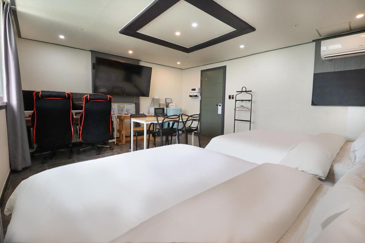 Superior Double Room with Two Double Beds photo 3