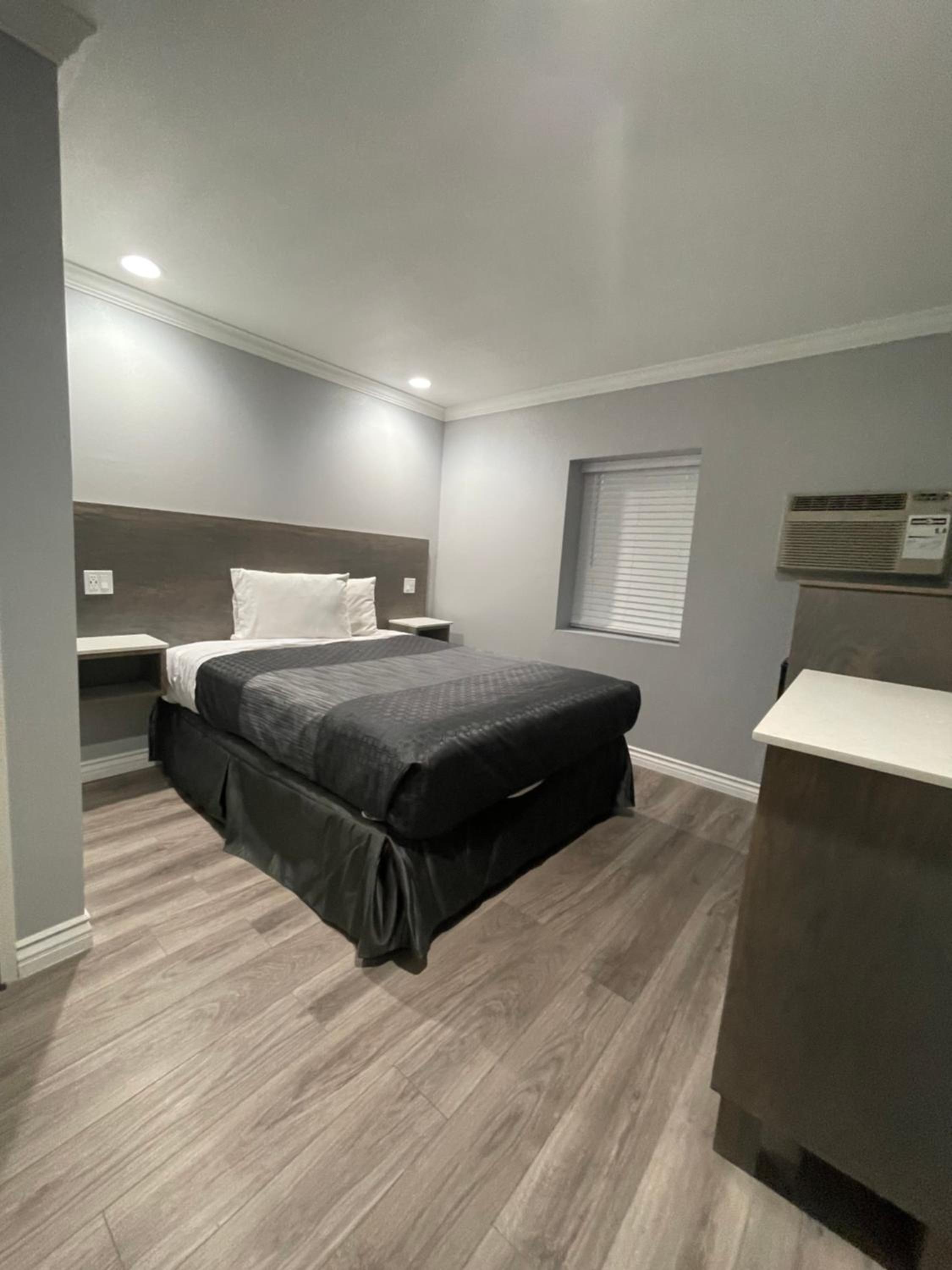 Deluxe Queen Room - Photo 1