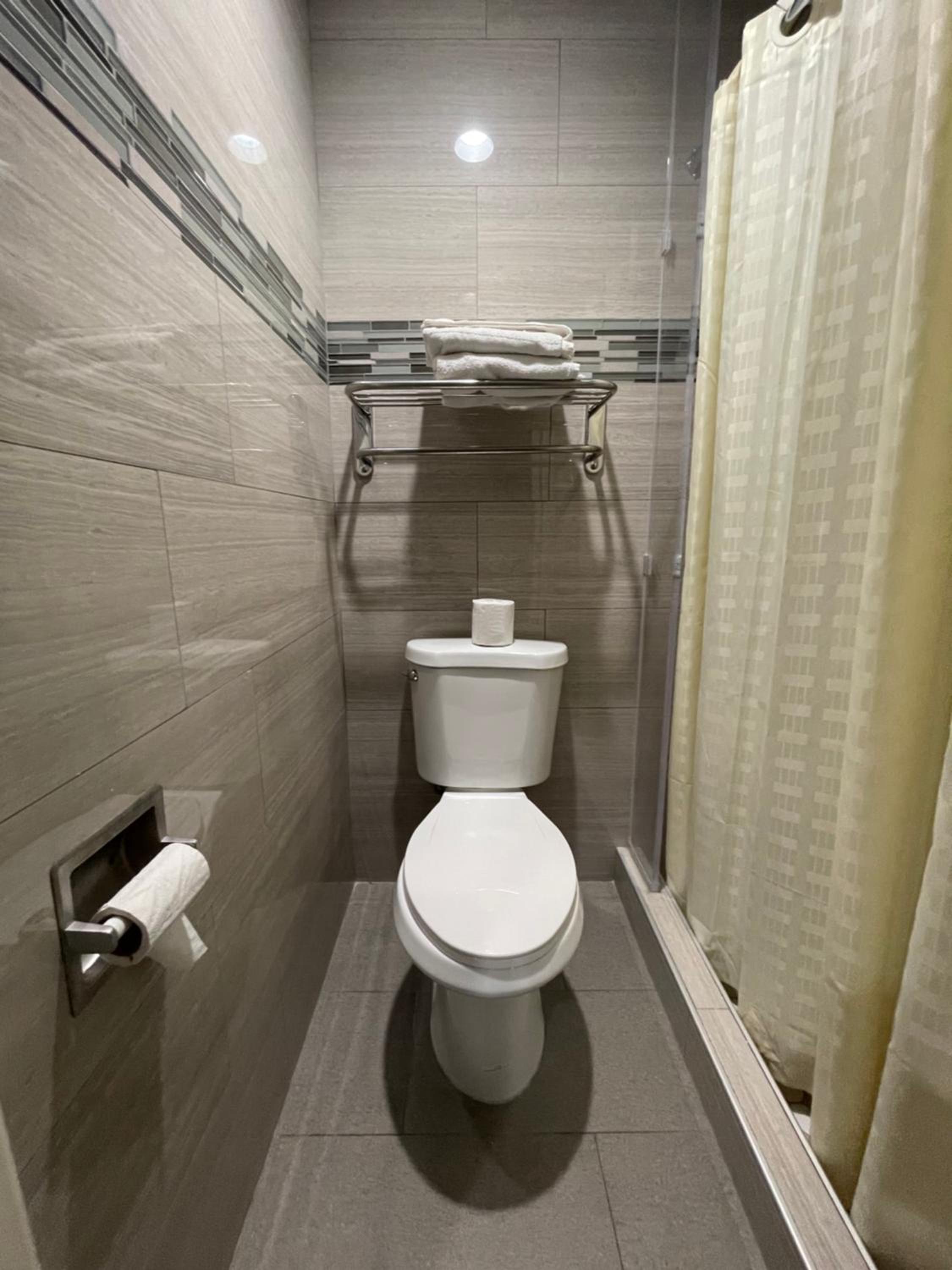 Deluxe Queen Room - Photo 6