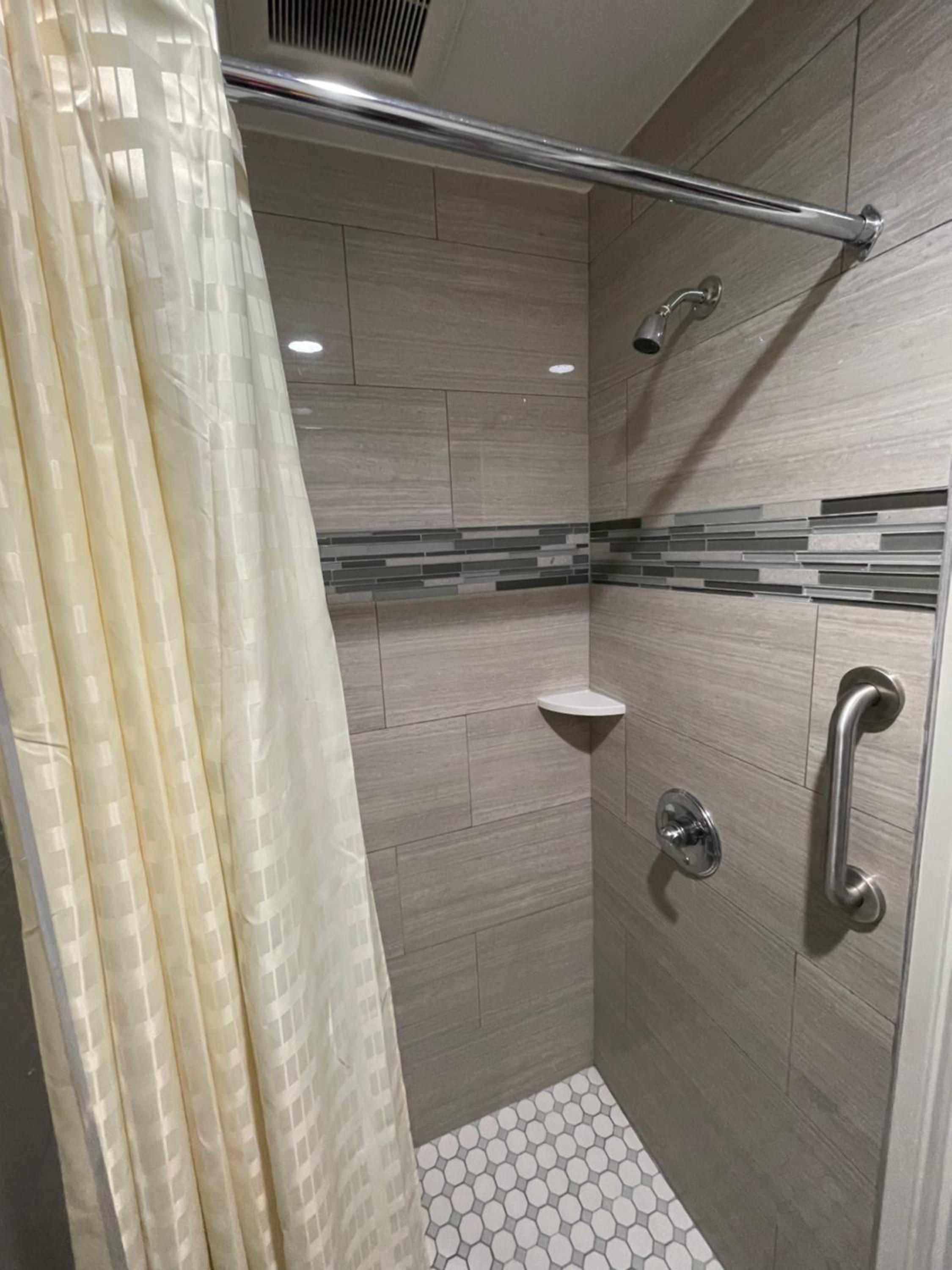 Deluxe Queen Room - Photo 5