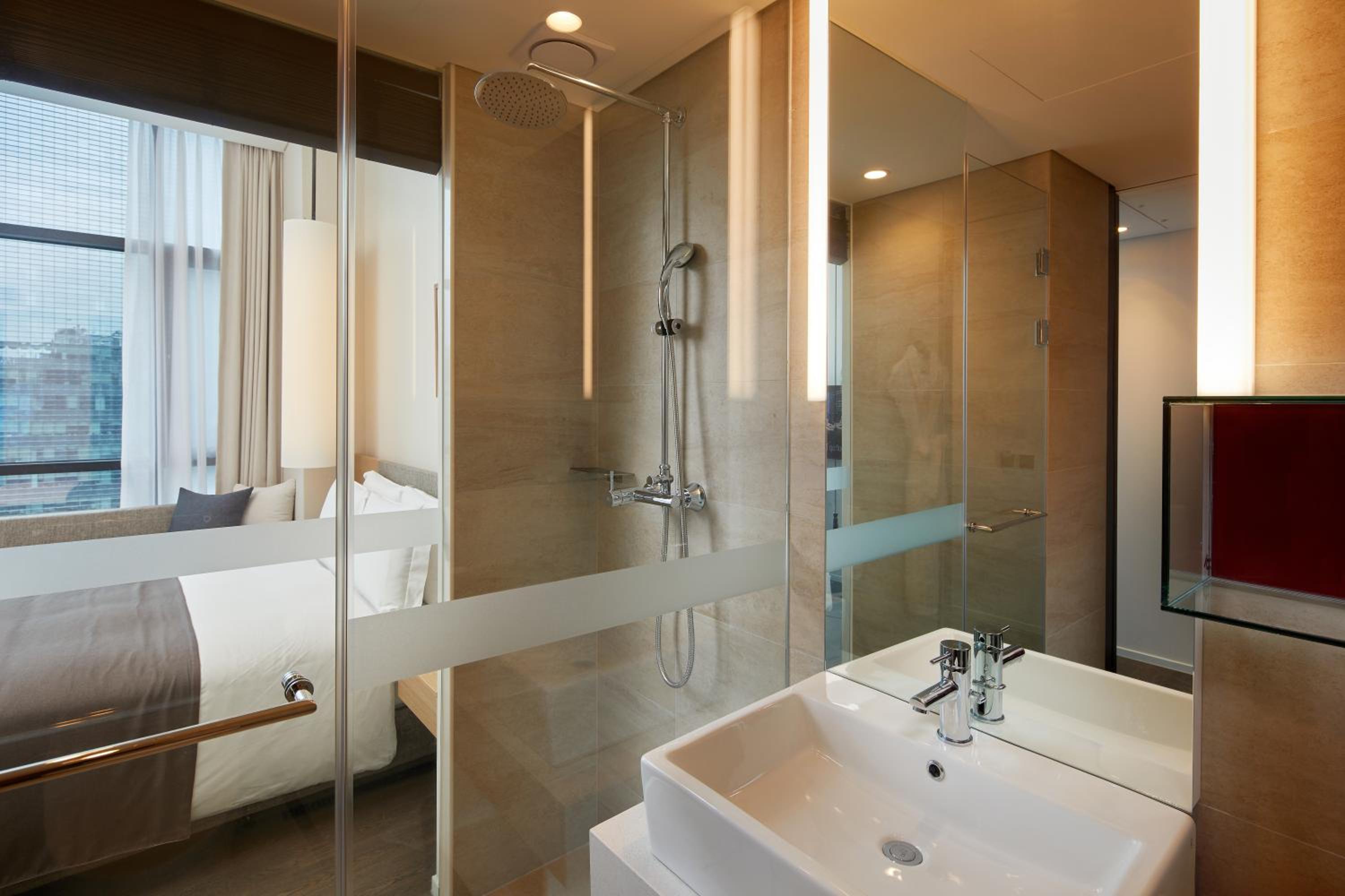 Deluxe Double Room - City View  - Photo 2